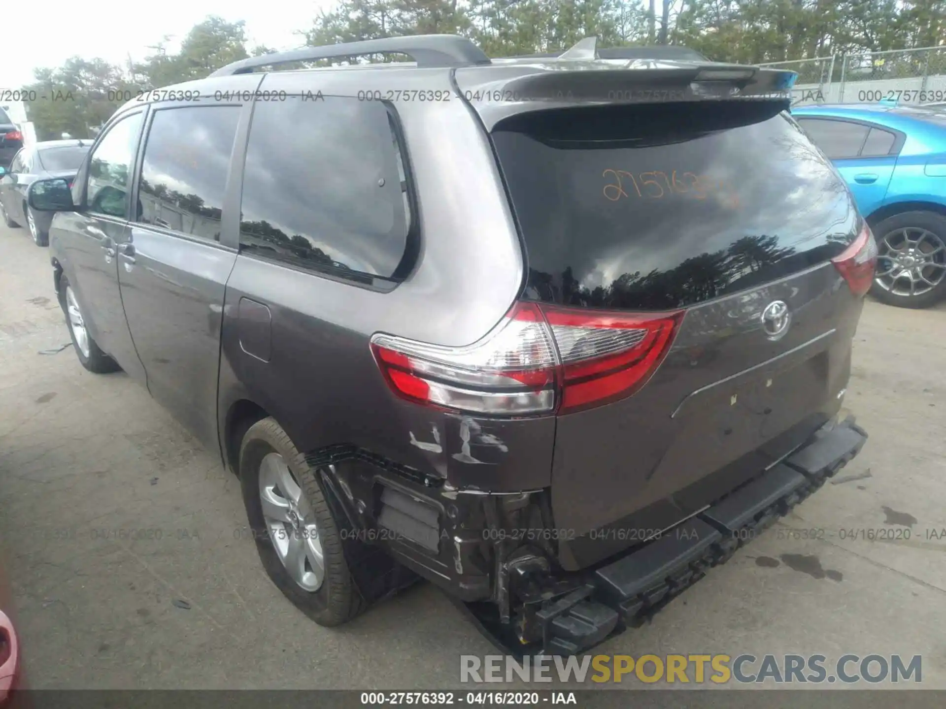 3 Photograph of a damaged car 5TDKZ3DC8LS022950 TOYOTA SIENNA 2020