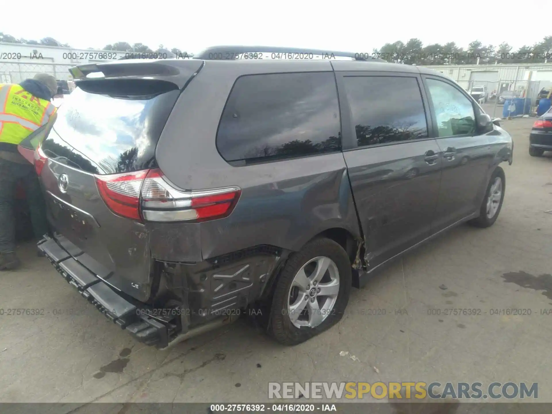 4 Фотография поврежденного автомобиля 5TDKZ3DC8LS022950 TOYOTA SIENNA 2020