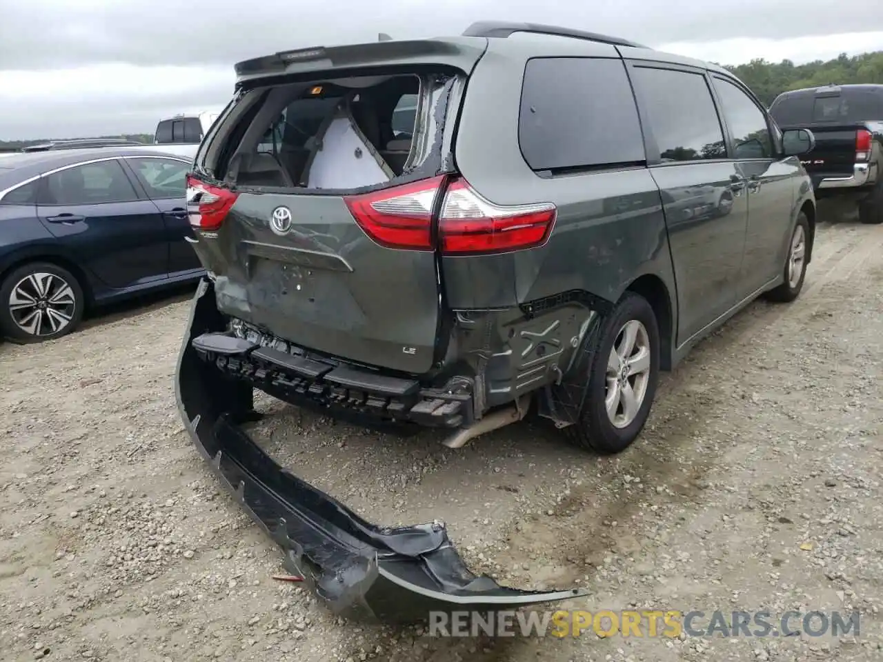 4 Photograph of a damaged car 5TDKZ3DC8LS026349 TOYOTA SIENNA 2020