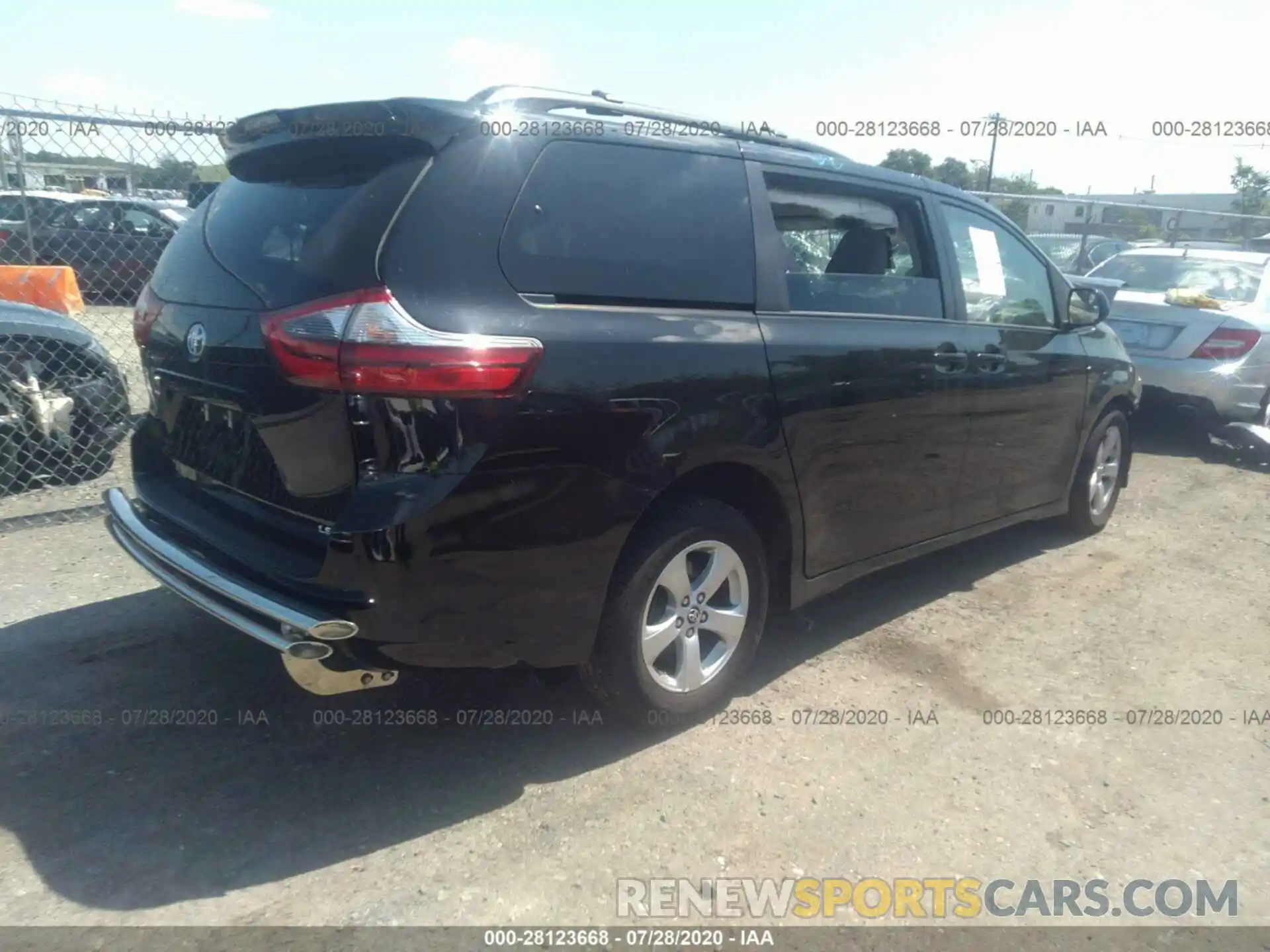 4 Photograph of a damaged car 5TDKZ3DC8LS030062 TOYOTA SIENNA 2020