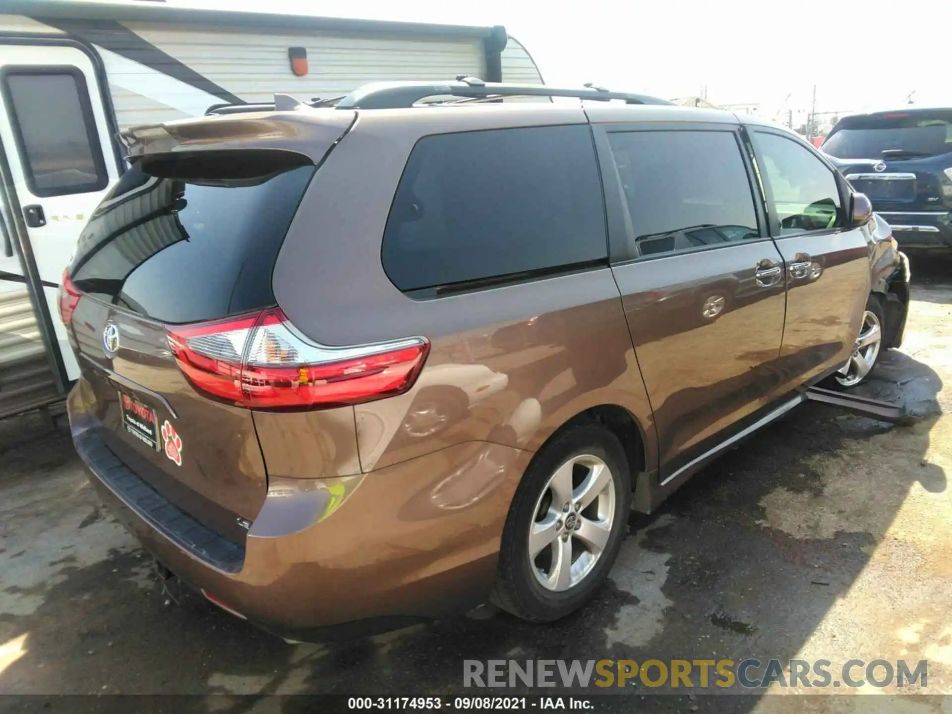 4 Photograph of a damaged car 5TDKZ3DC8LS042129 TOYOTA SIENNA 2020