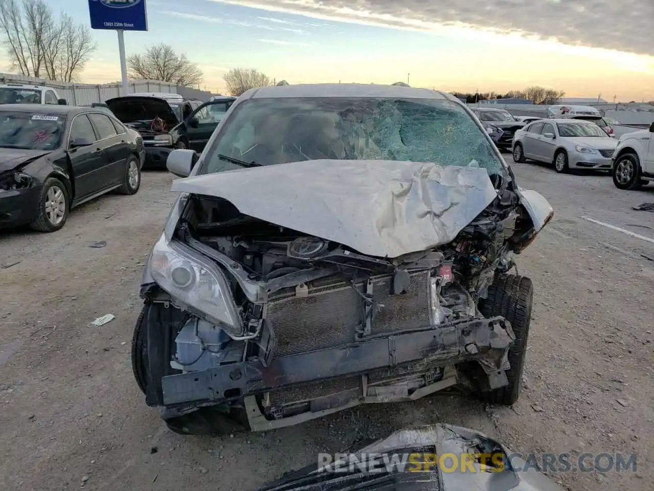 7 Photograph of a damaged car 5TDKZ3DC8LS044527 TOYOTA SIENNA 2020