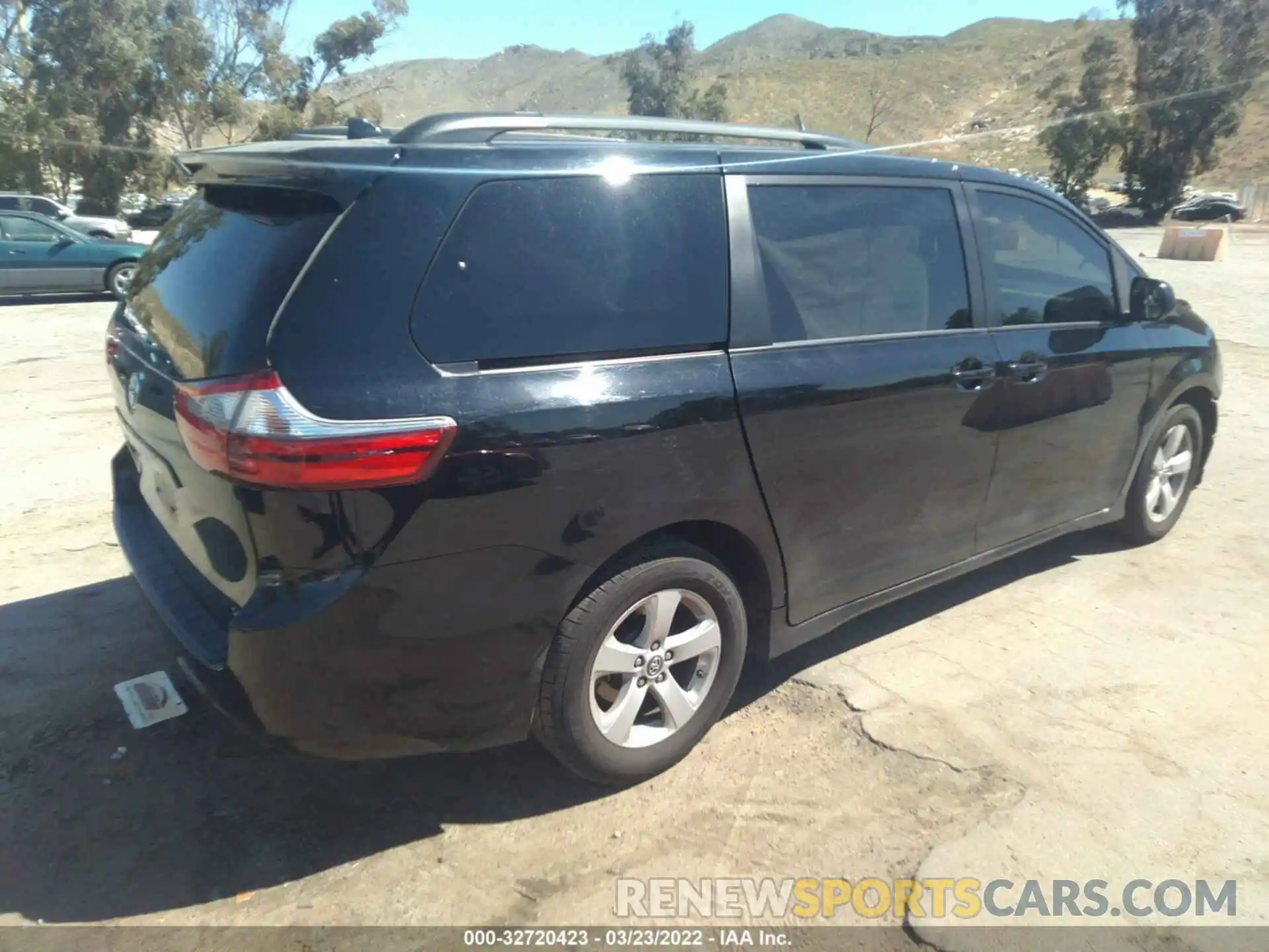 4 Photograph of a damaged car 5TDKZ3DC8LS048478 TOYOTA SIENNA 2020