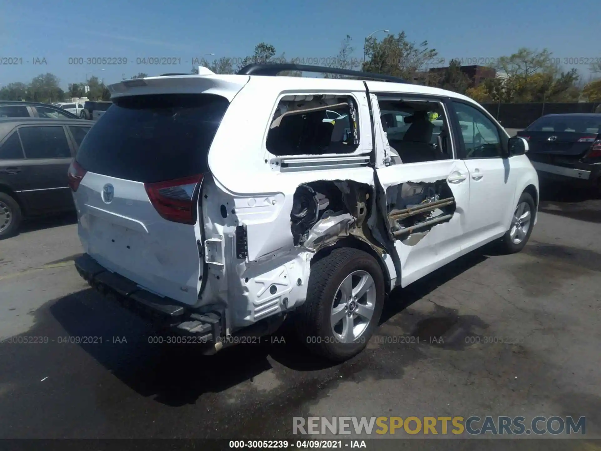 4 Photograph of a damaged car 5TDKZ3DC8LS049596 TOYOTA SIENNA 2020