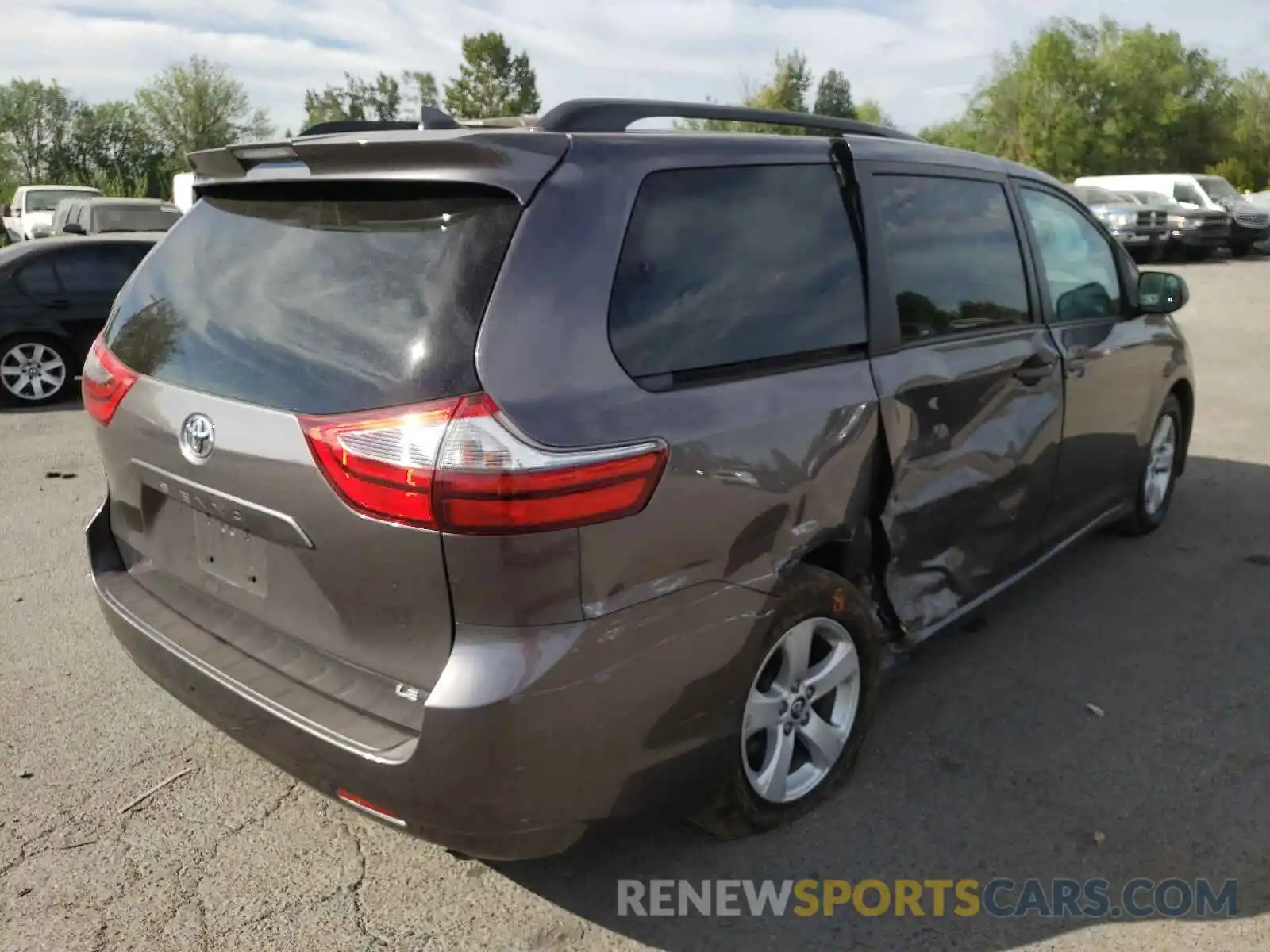 4 Photograph of a damaged car 5TDKZ3DC8LS056614 TOYOTA SIENNA 2020