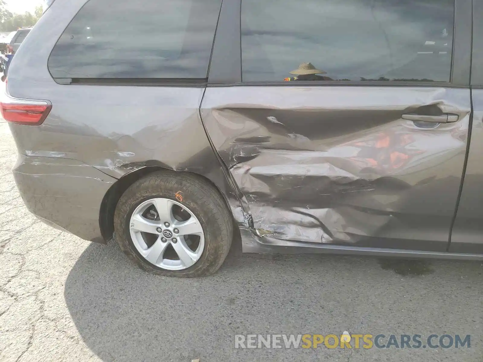 9 Photograph of a damaged car 5TDKZ3DC8LS056614 TOYOTA SIENNA 2020