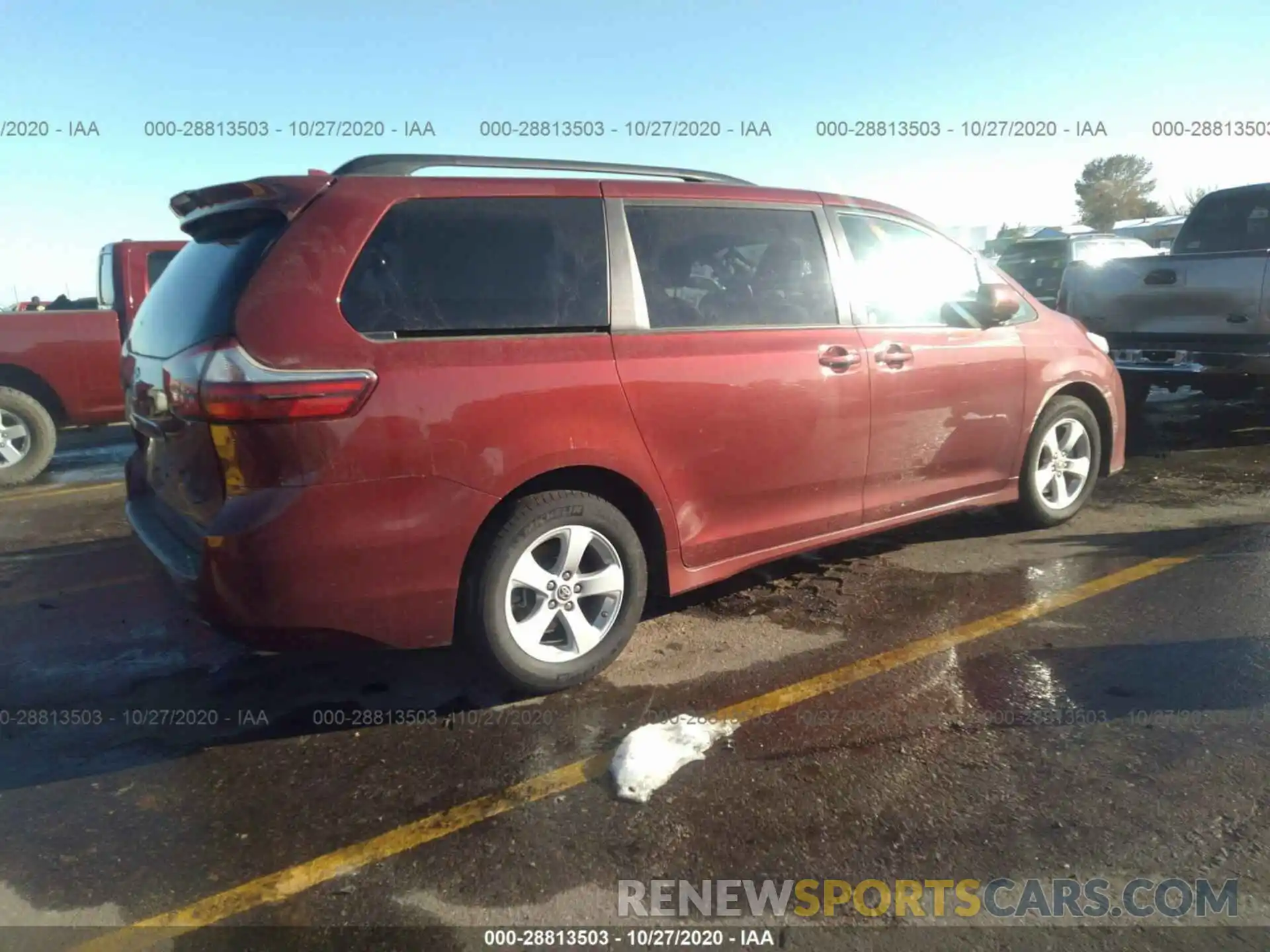 4 Photograph of a damaged car 5TDKZ3DC8LS058606 TOYOTA SIENNA 2020