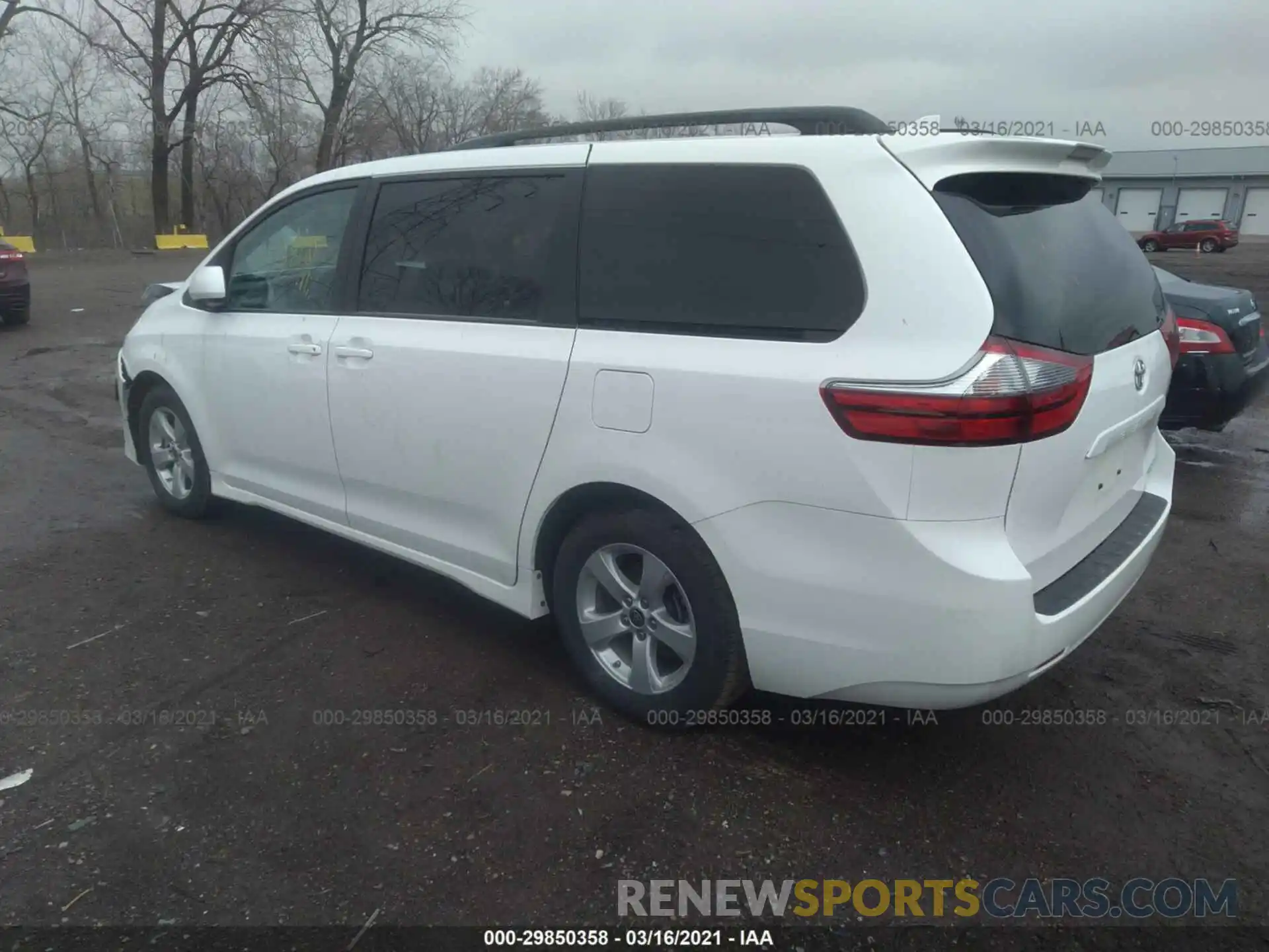 3 Photograph of a damaged car 5TDKZ3DC8LS058914 TOYOTA SIENNA 2020