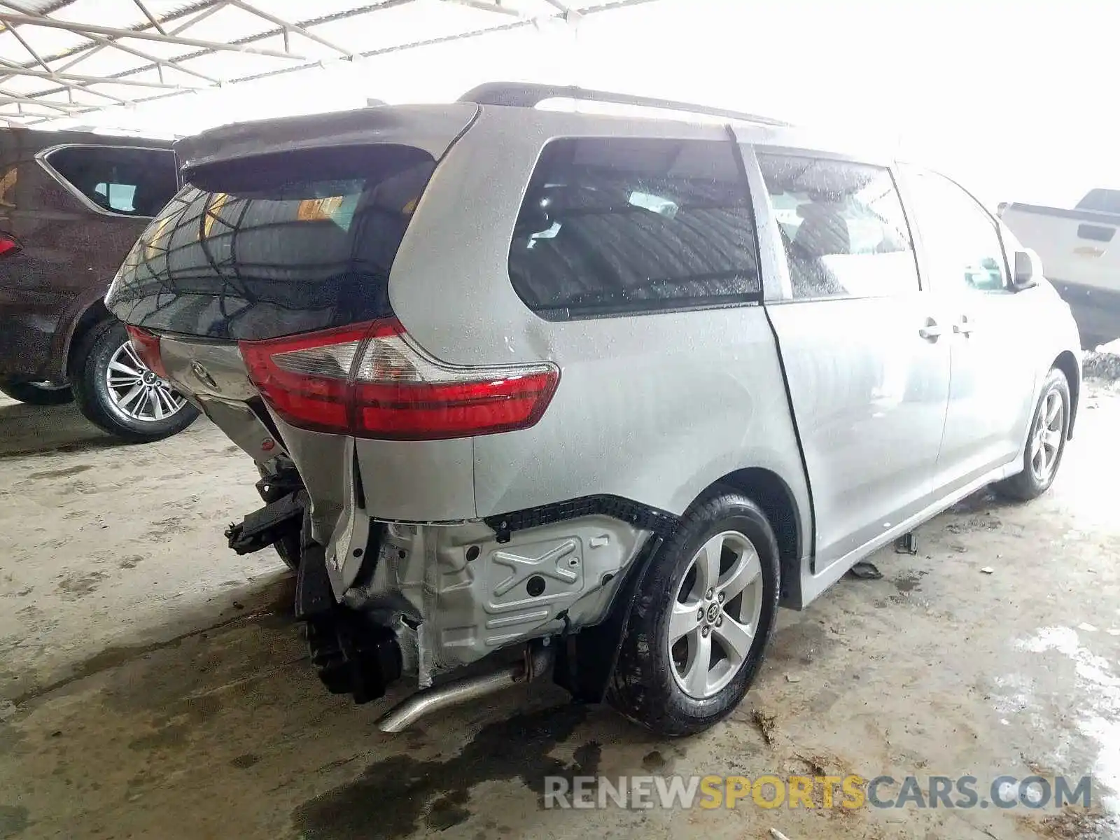 4 Photograph of a damaged car 5TDKZ3DC8LS061196 TOYOTA SIENNA 2020