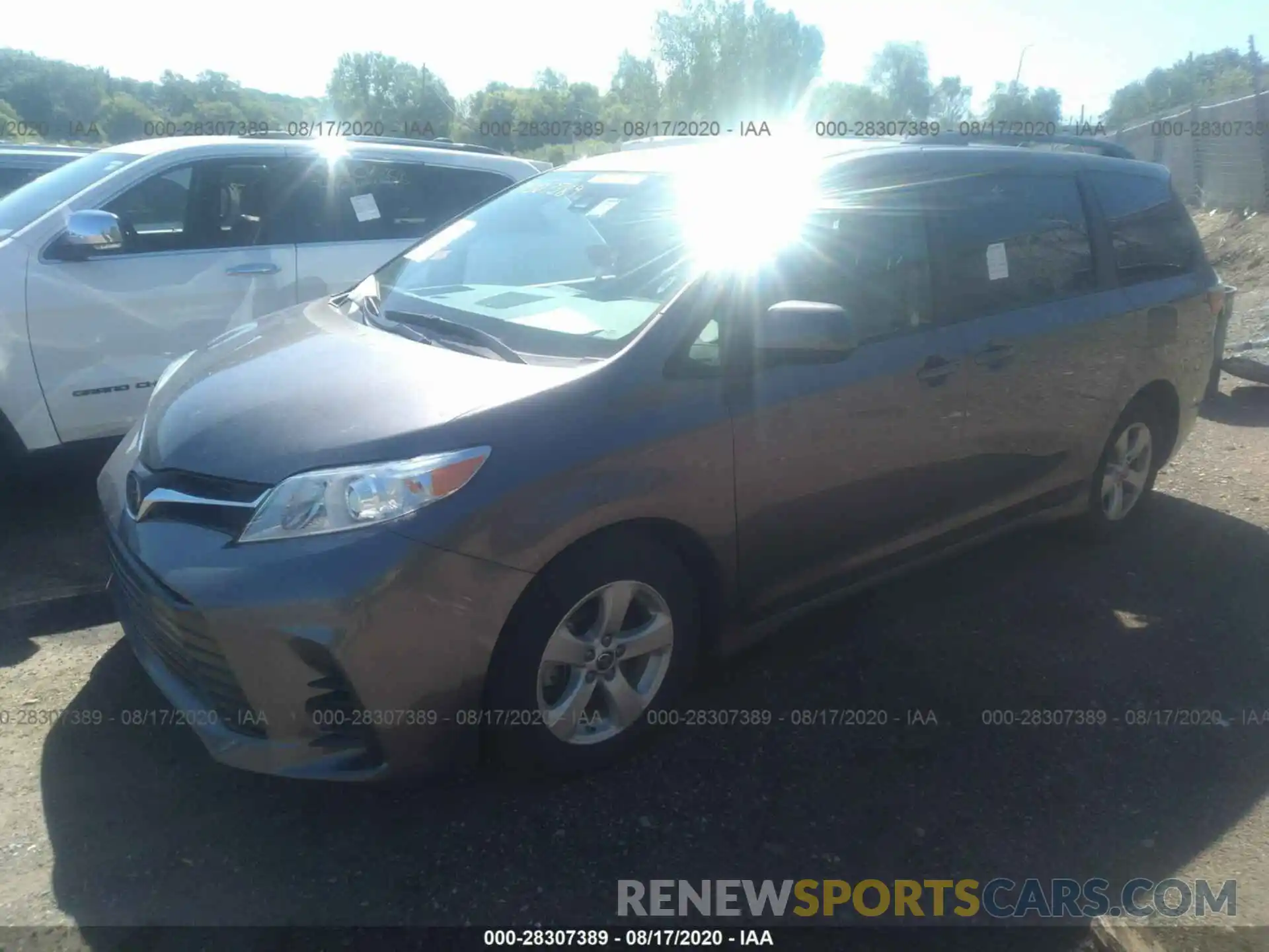 2 Photograph of a damaged car 5TDKZ3DC8LS061327 TOYOTA SIENNA 2020