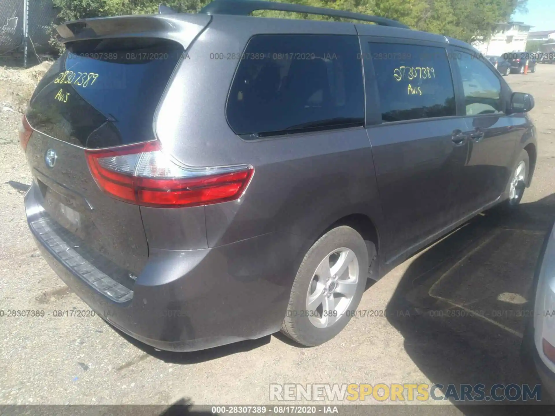 4 Photograph of a damaged car 5TDKZ3DC8LS061327 TOYOTA SIENNA 2020