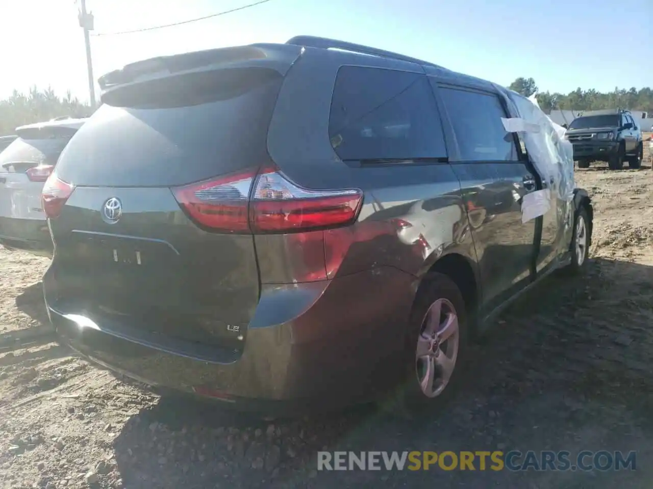 4 Photograph of a damaged car 5TDKZ3DC8LS062199 TOYOTA SIENNA 2020