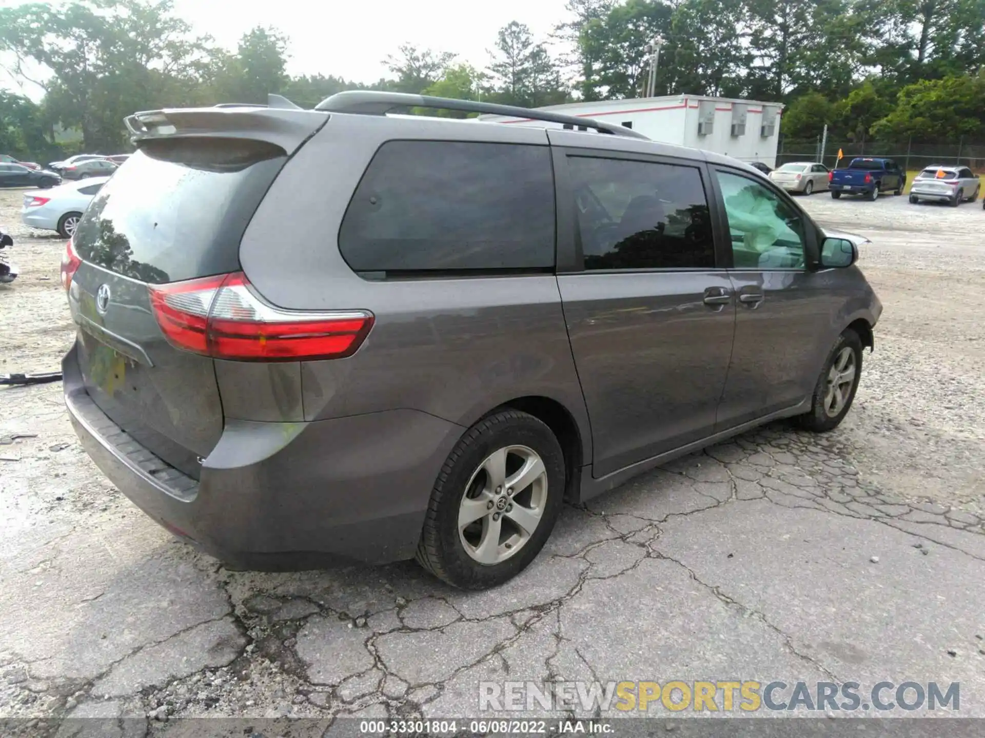 4 Photograph of a damaged car 5TDKZ3DC8LS065118 TOYOTA SIENNA 2020