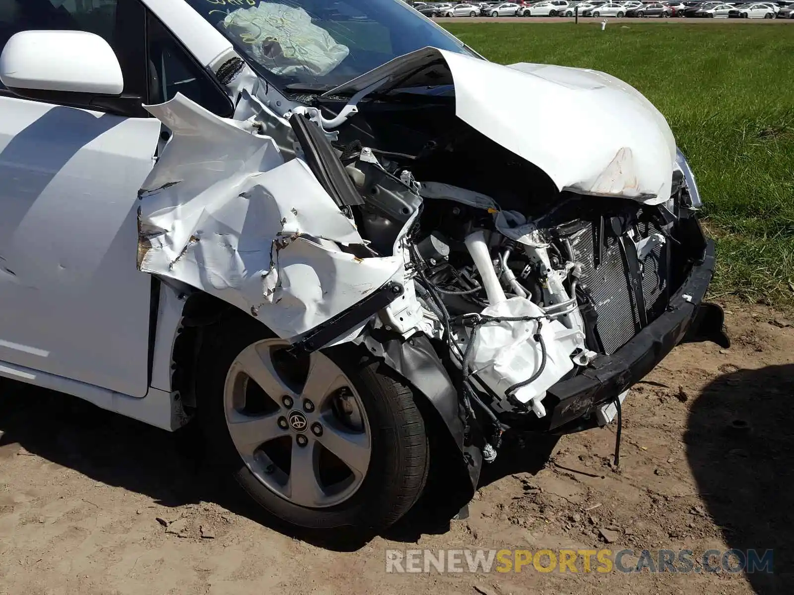 9 Photograph of a damaged car 5TDKZ3DC8LS065457 TOYOTA SIENNA 2020