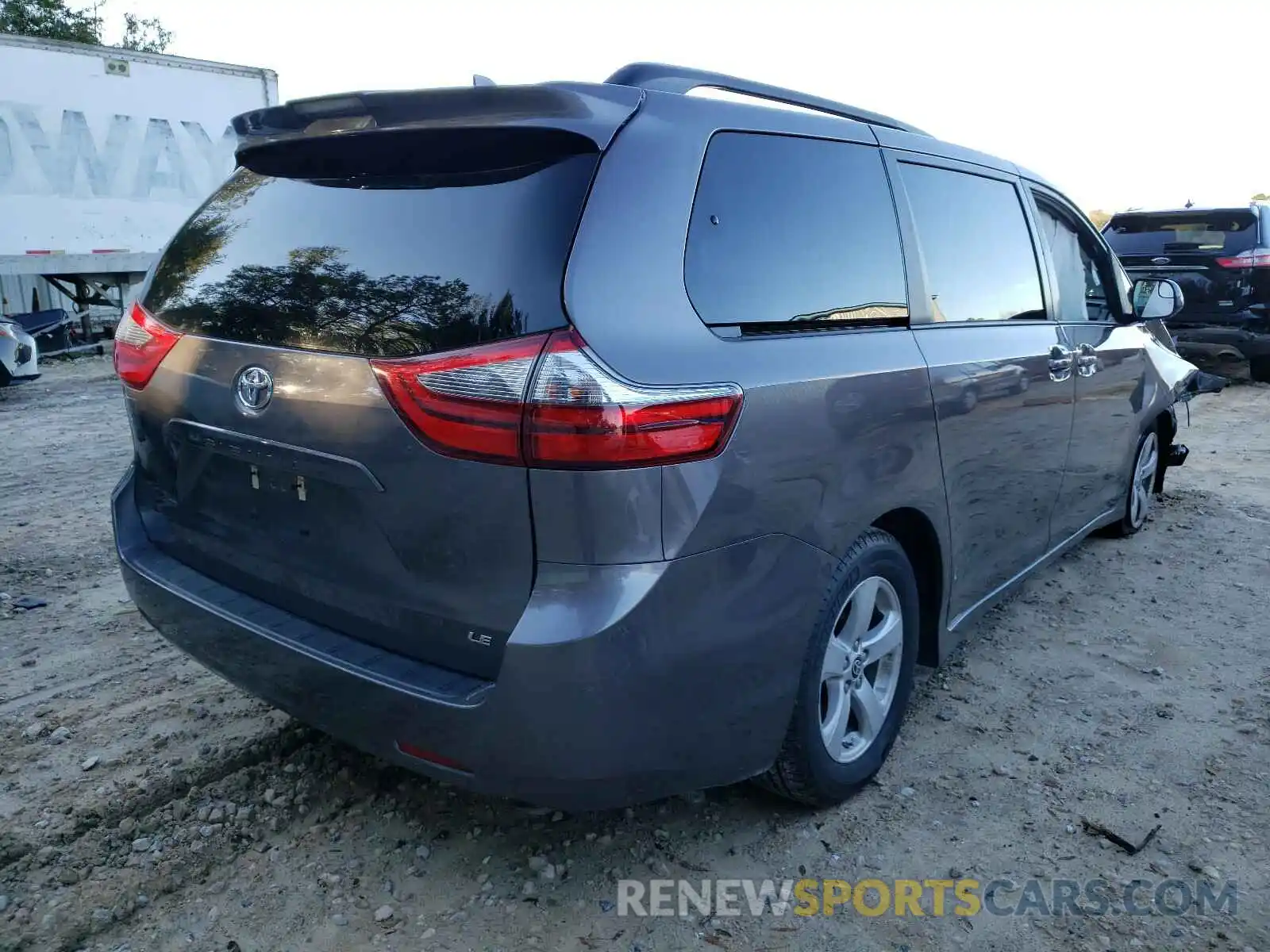 4 Photograph of a damaged car 5TDKZ3DC8LS067628 TOYOTA SIENNA 2020