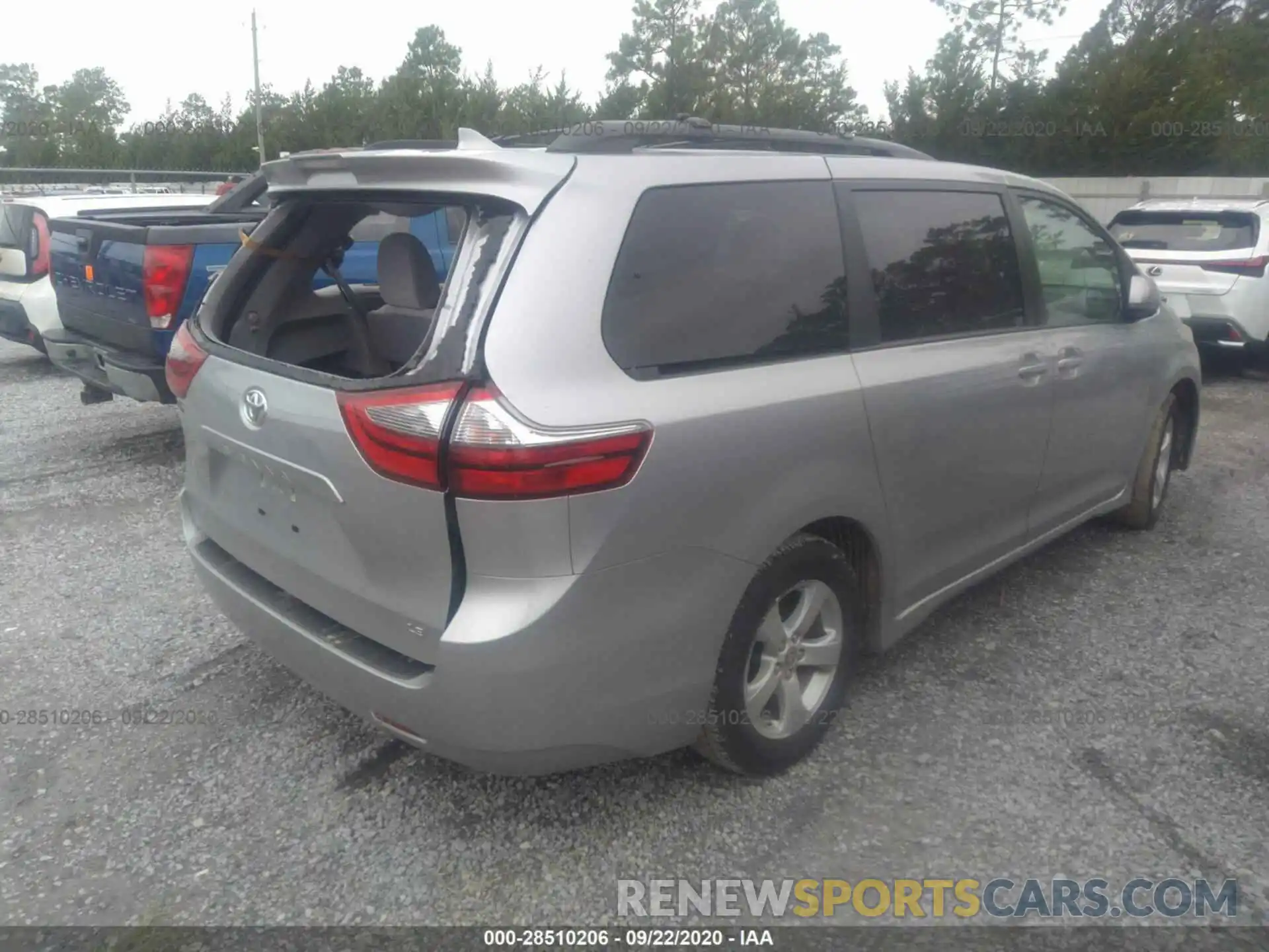 4 Photograph of a damaged car 5TDKZ3DC8LS070321 TOYOTA SIENNA 2020