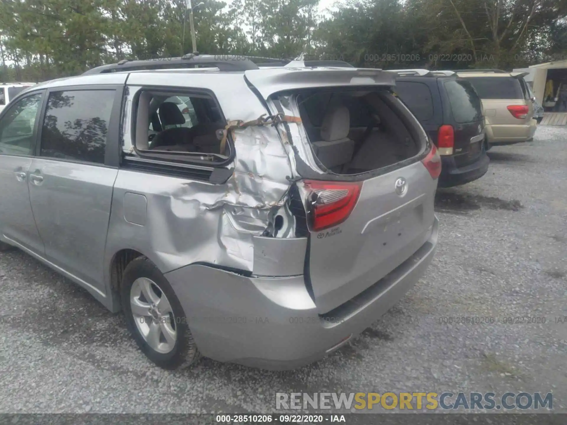 6 Photograph of a damaged car 5TDKZ3DC8LS070321 TOYOTA SIENNA 2020