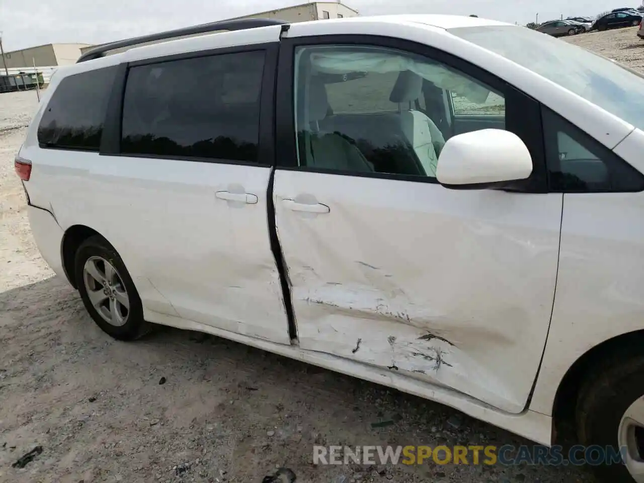 9 Photograph of a damaged car 5TDKZ3DC8LS075485 TOYOTA SIENNA 2020