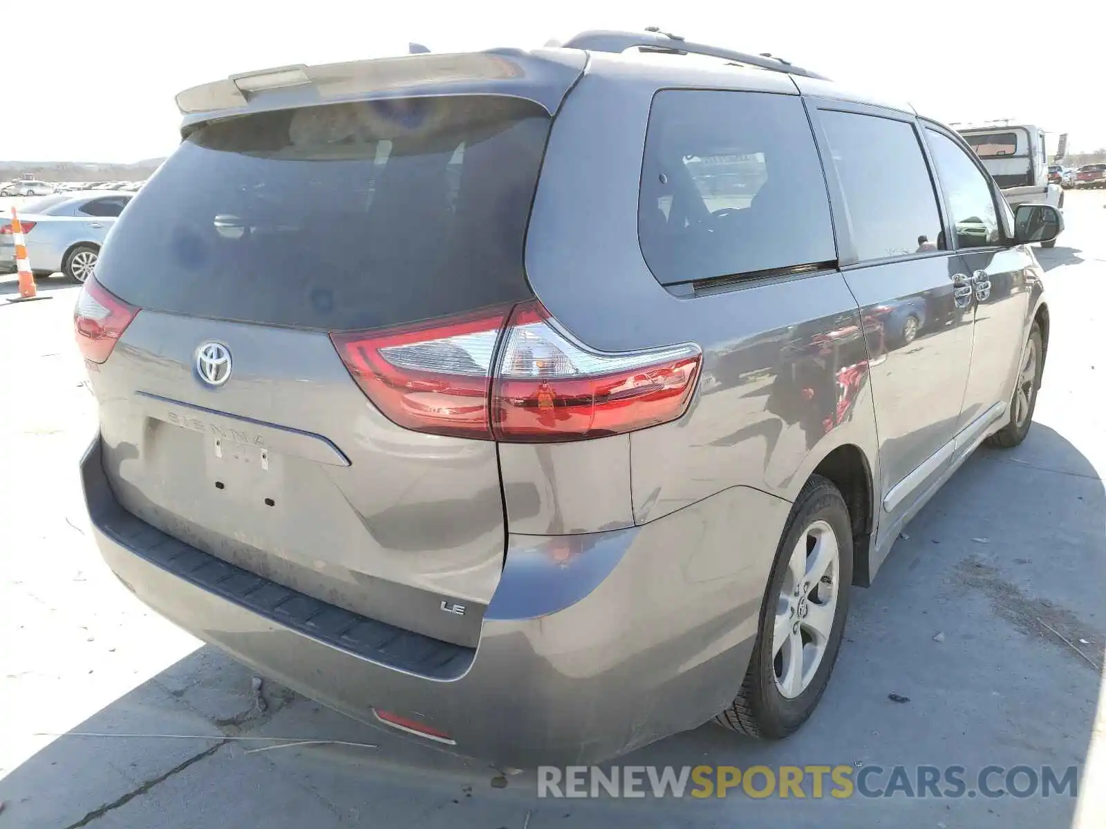 4 Photograph of a damaged car 5TDKZ3DC9LS030698 TOYOTA SIENNA 2020