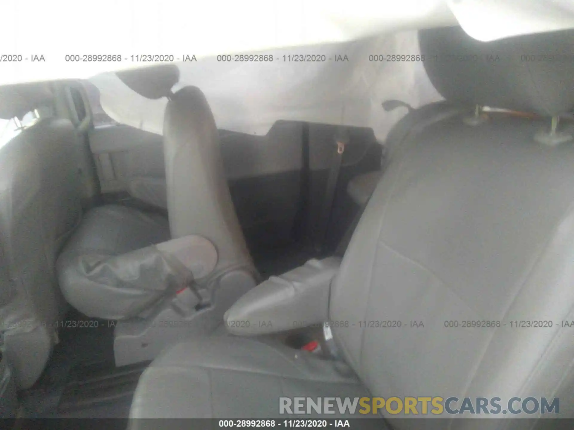 4 Photograph of a damaged car 5TDKZ3DC9LS032838 TOYOTA SIENNA 2020