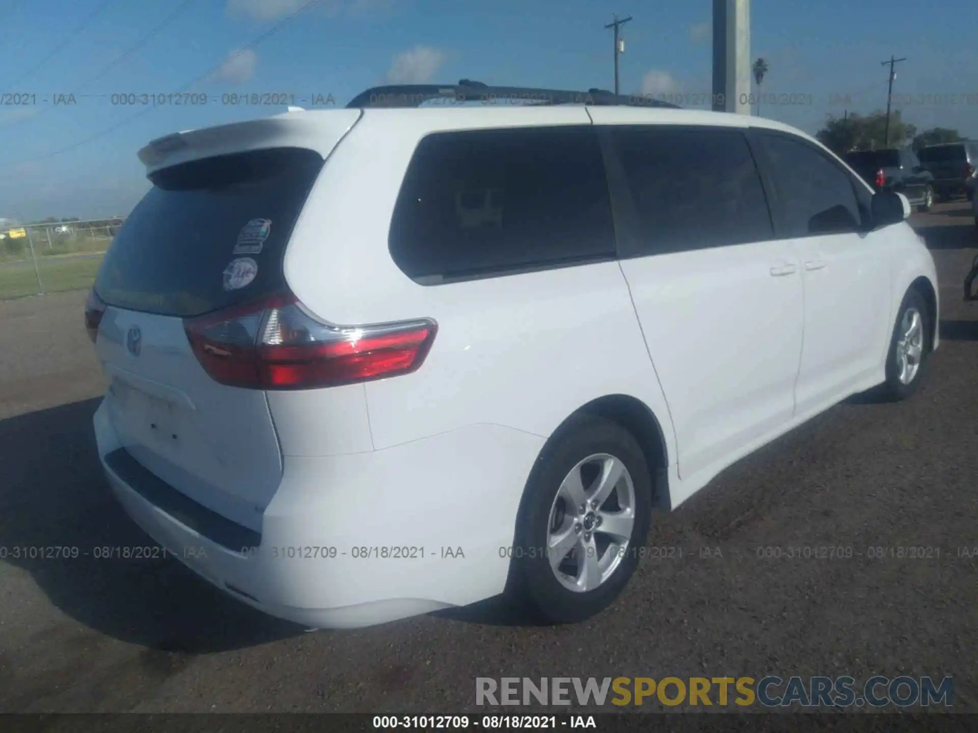 4 Photograph of a damaged car 5TDKZ3DC9LS033567 TOYOTA SIENNA 2020