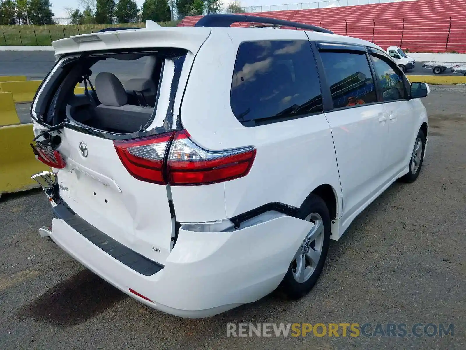 4 Photograph of a damaged car 5TDKZ3DC9LS037859 TOYOTA SIENNA 2020