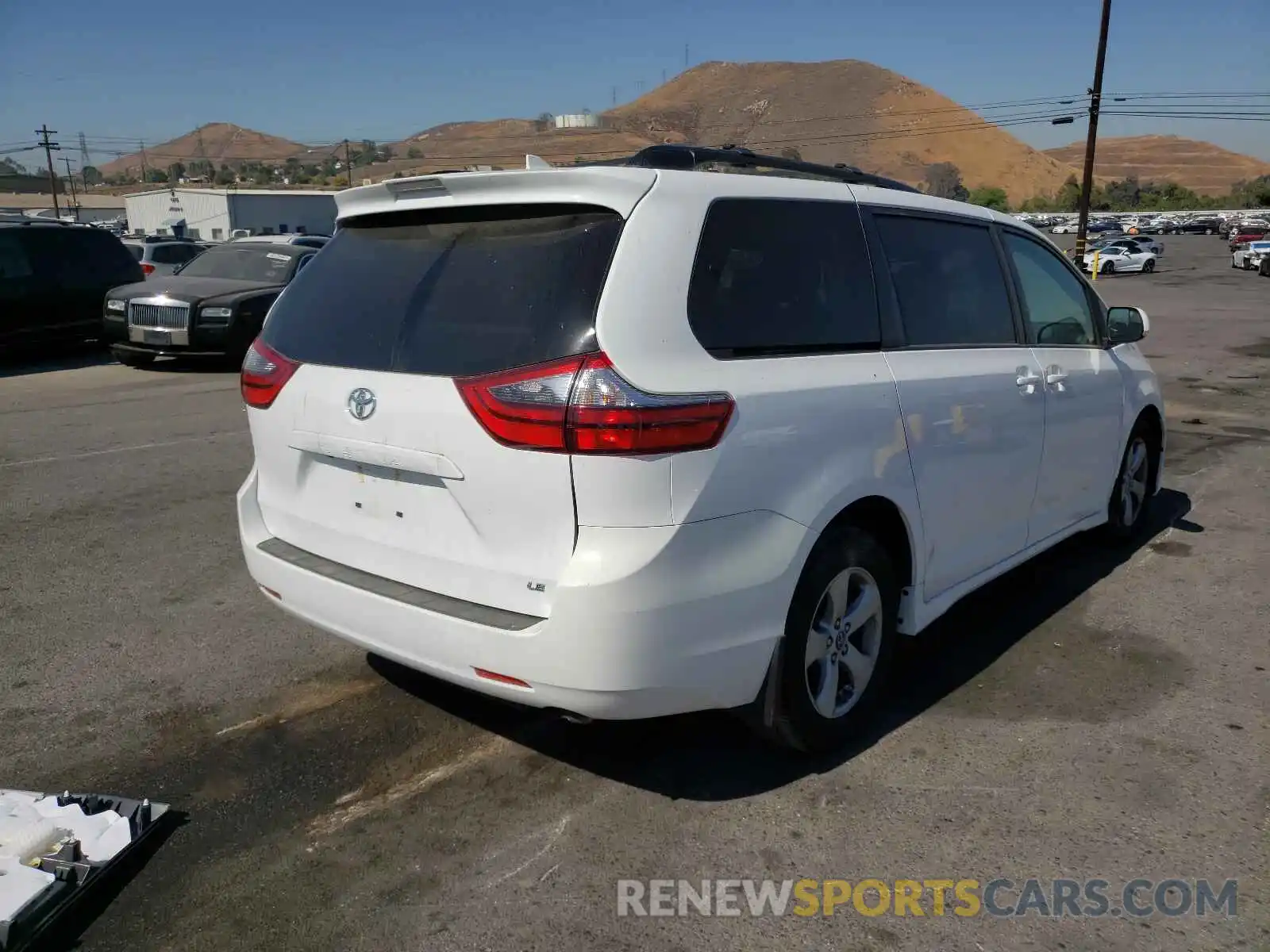 4 Photograph of a damaged car 5TDKZ3DC9LS037909 TOYOTA SIENNA 2020