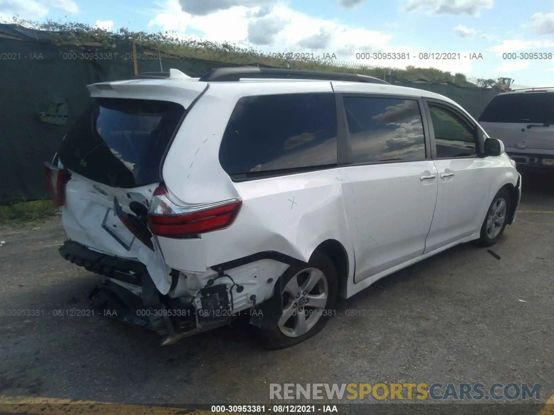 4 Photograph of a damaged car 5TDKZ3DC9LS046593 TOYOTA SIENNA 2020