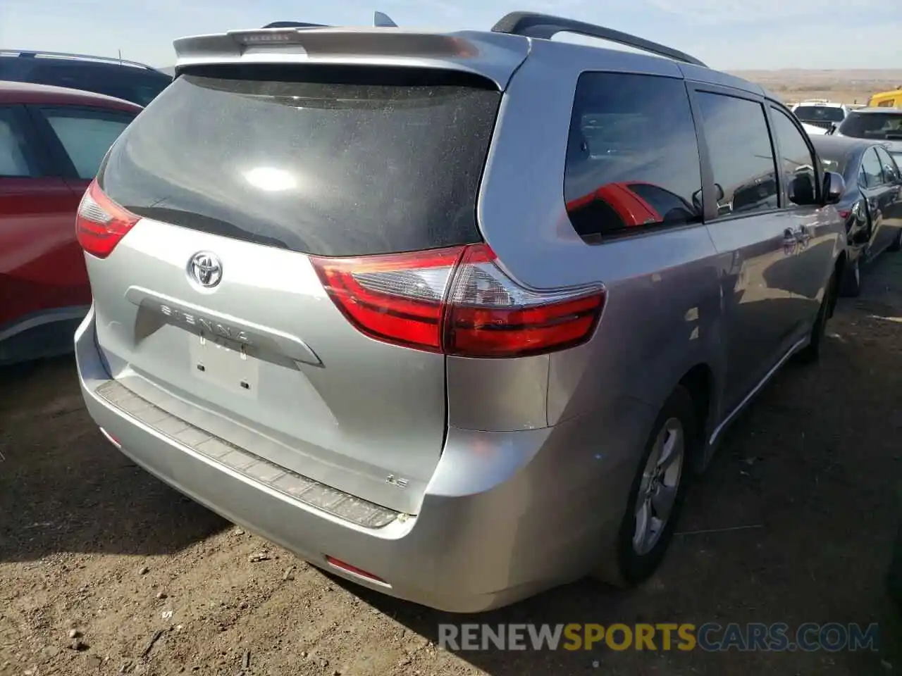 4 Photograph of a damaged car 5TDKZ3DC9LS049025 TOYOTA SIENNA 2020