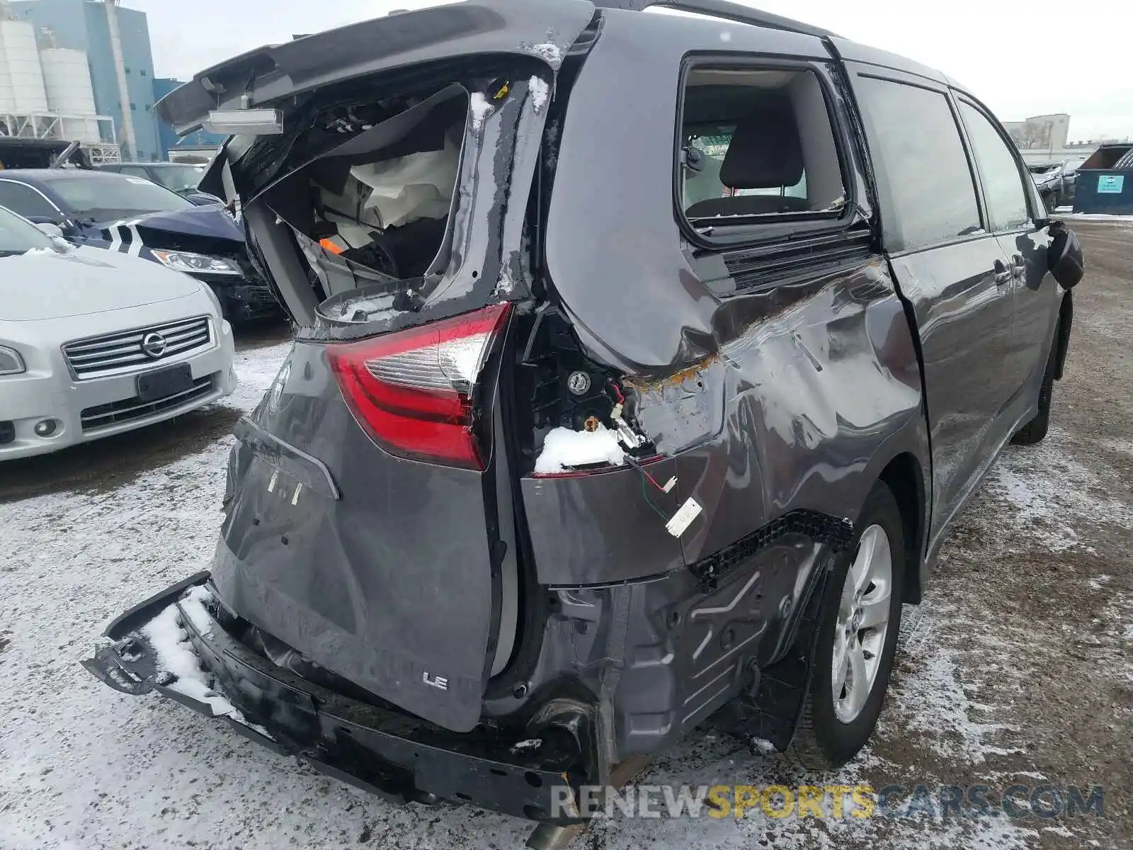 4 Photograph of a damaged car 5TDKZ3DC9LS049557 TOYOTA SIENNA 2020