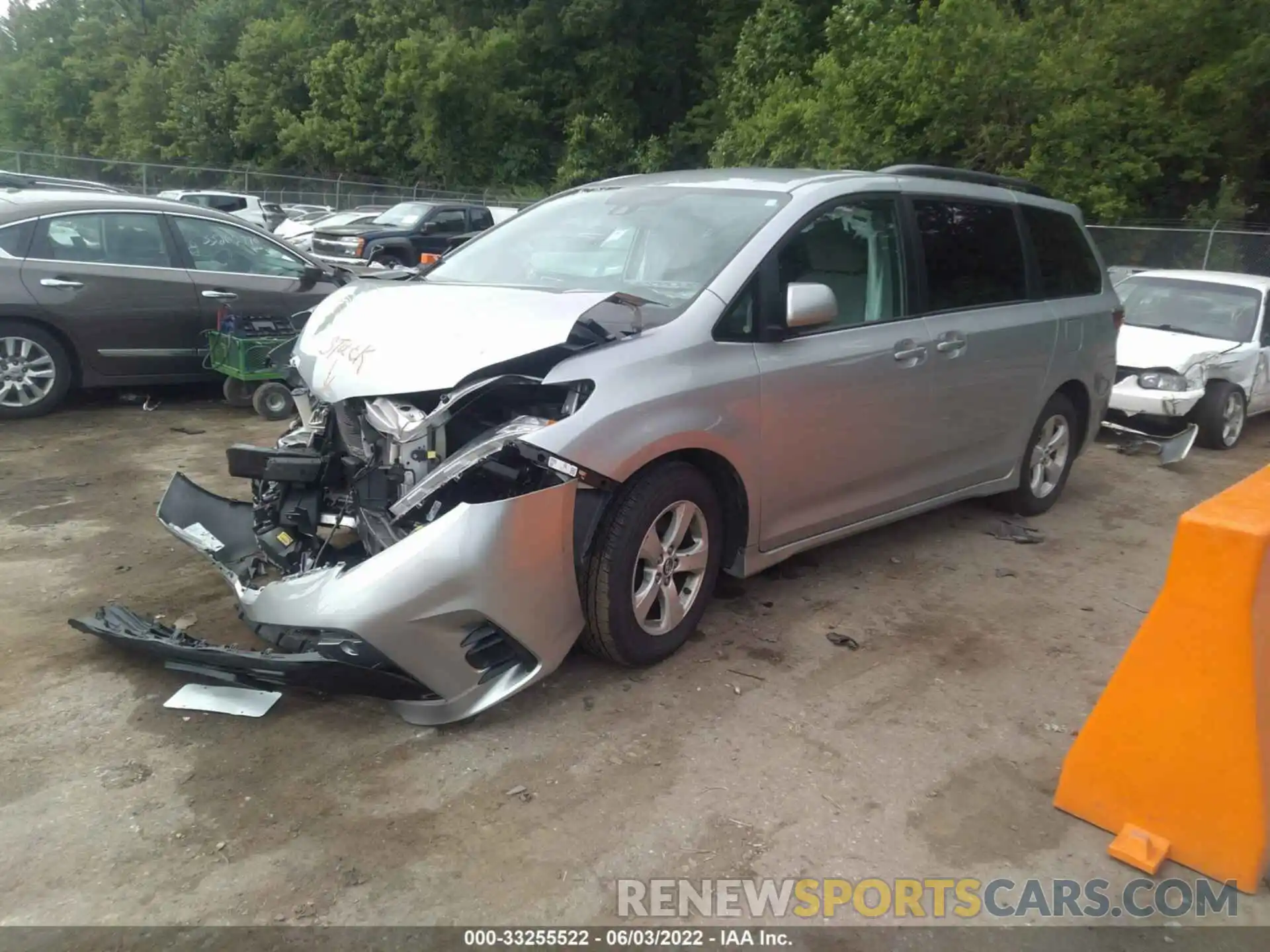 2 Photograph of a damaged car 5TDKZ3DC9LS055617 TOYOTA SIENNA 2020