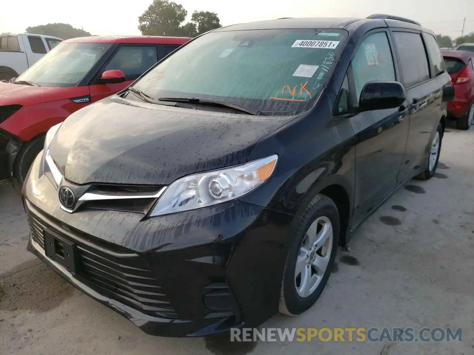 2 Photograph of a damaged car 5TDKZ3DC9LS069579 TOYOTA SIENNA 2020