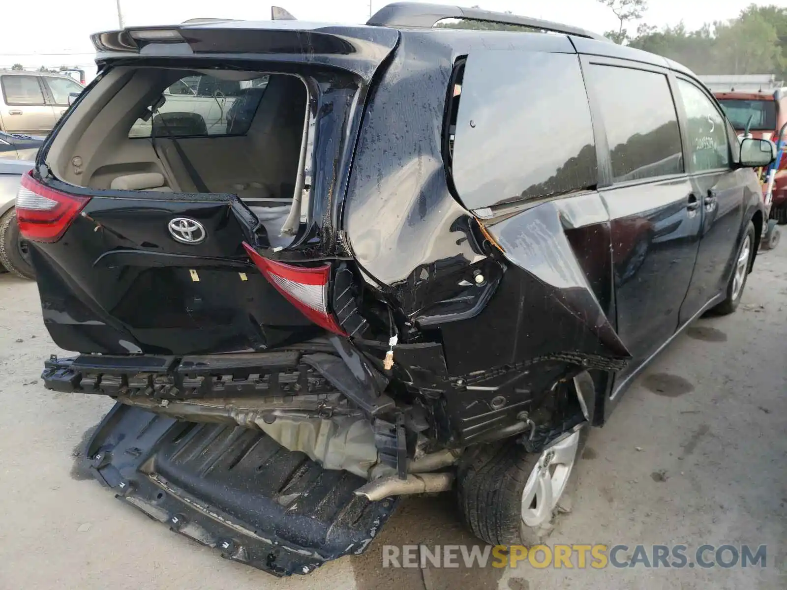 4 Photograph of a damaged car 5TDKZ3DC9LS069579 TOYOTA SIENNA 2020