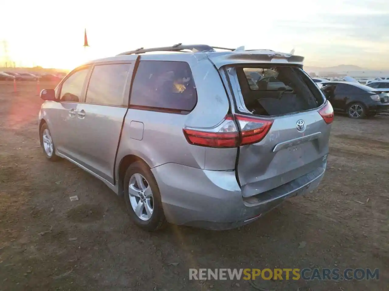 3 Photograph of a damaged car 5TDKZ3DC9LS073664 TOYOTA SIENNA 2020