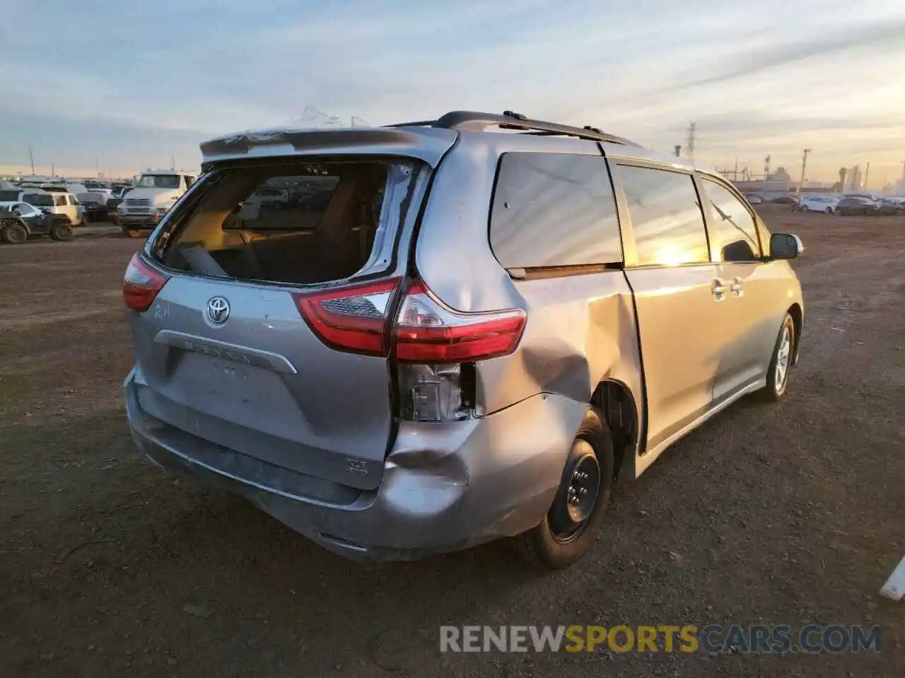 4 Photograph of a damaged car 5TDKZ3DC9LS073664 TOYOTA SIENNA 2020