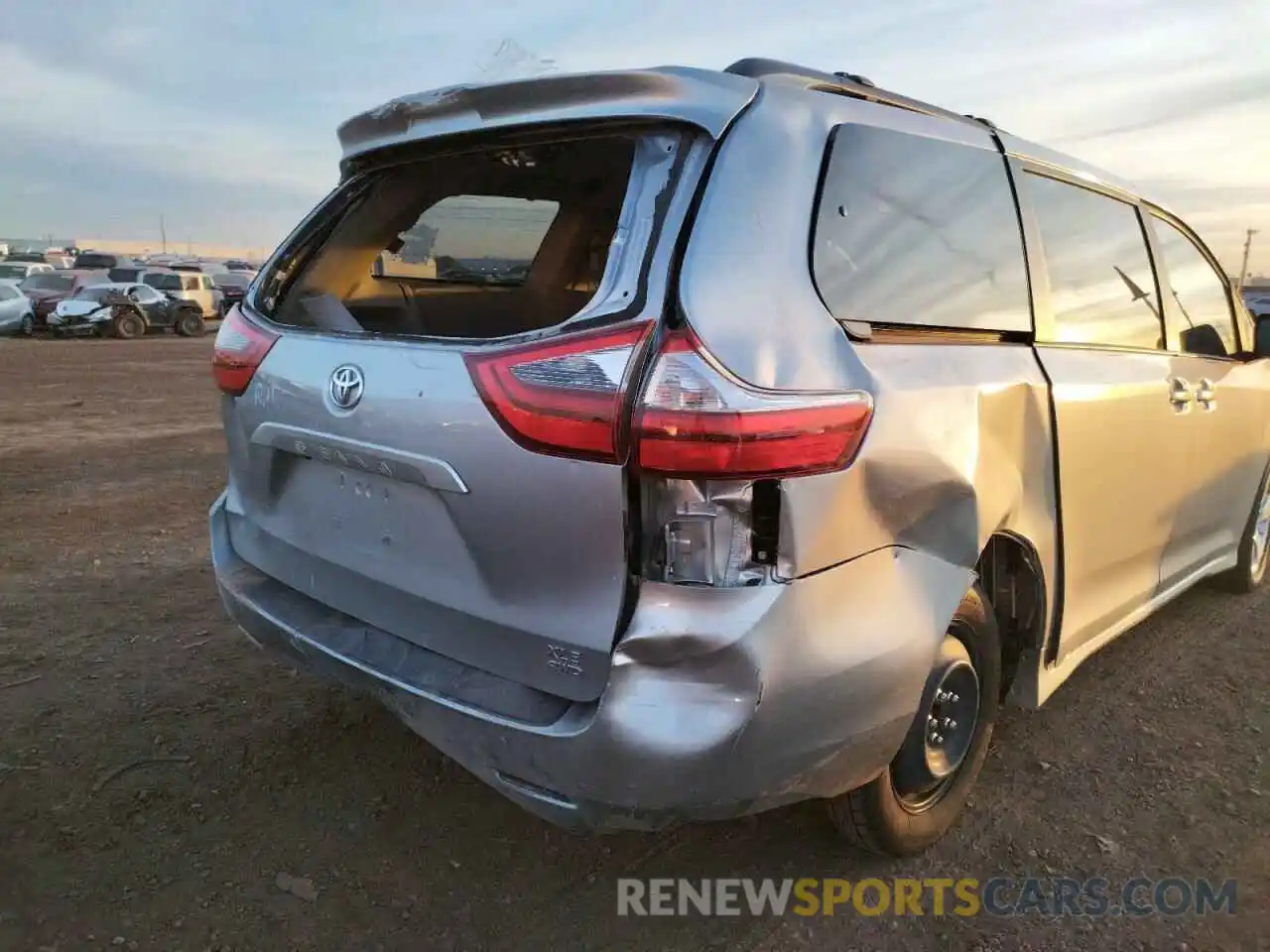 9 Photograph of a damaged car 5TDKZ3DC9LS073664 TOYOTA SIENNA 2020