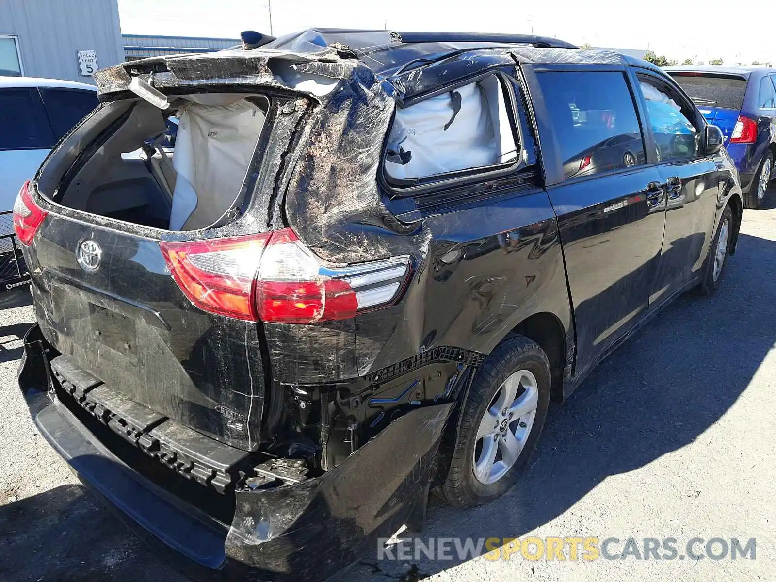 4 Photograph of a damaged car 5TDKZ3DC9LS086897 TOYOTA SIENNA 2020