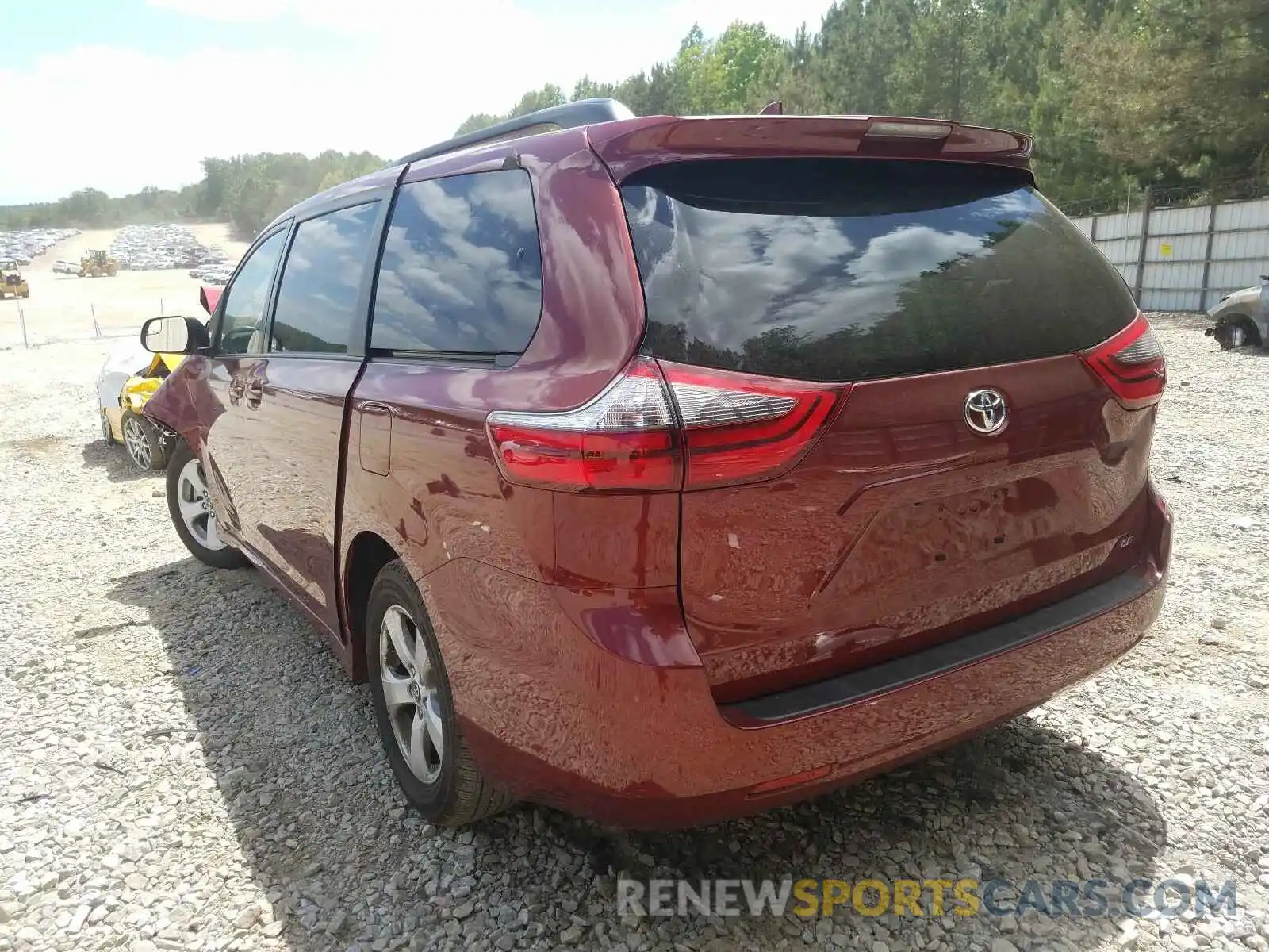 3 Photograph of a damaged car 5TDKZ3DCXLS023288 TOYOTA SIENNA 2020