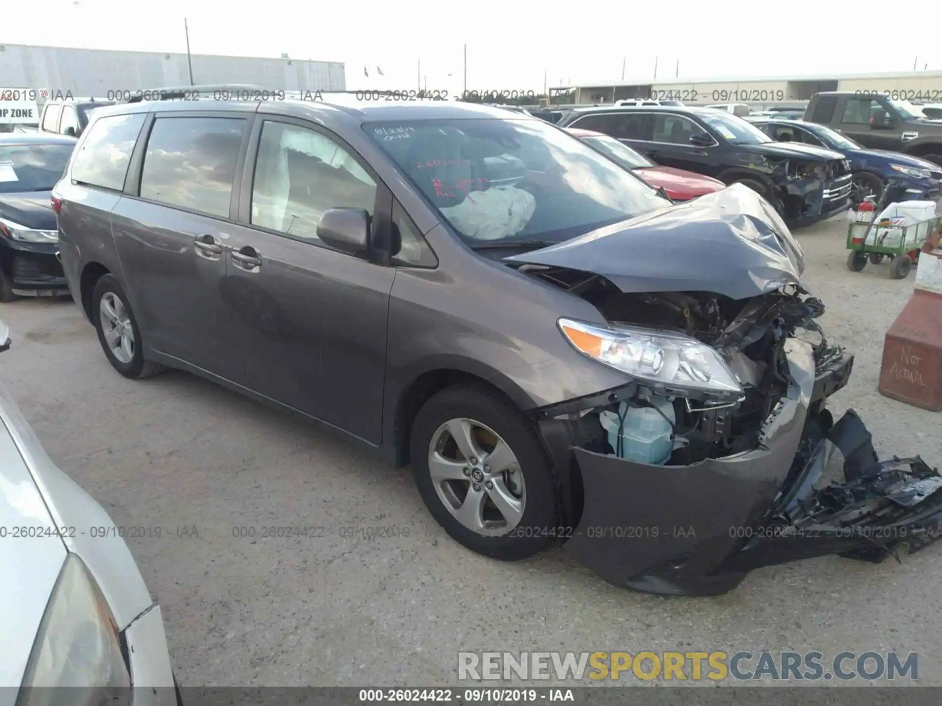 1 Photograph of a damaged car 5TDKZ3DCXLS024215 TOYOTA SIENNA 2020