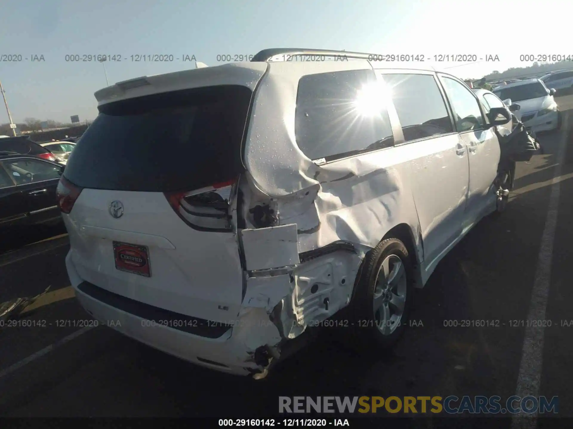 4 Photograph of a damaged car 5TDKZ3DCXLS025011 TOYOTA SIENNA 2020