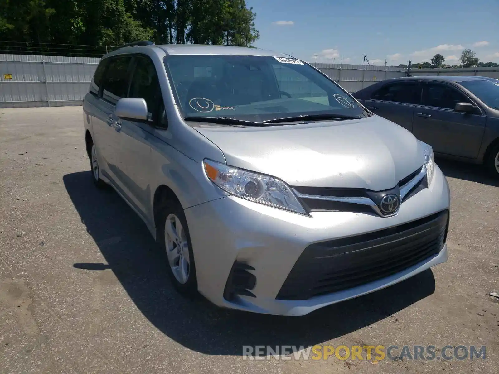 1 Photograph of a damaged car 5TDKZ3DCXLS045453 TOYOTA SIENNA 2020