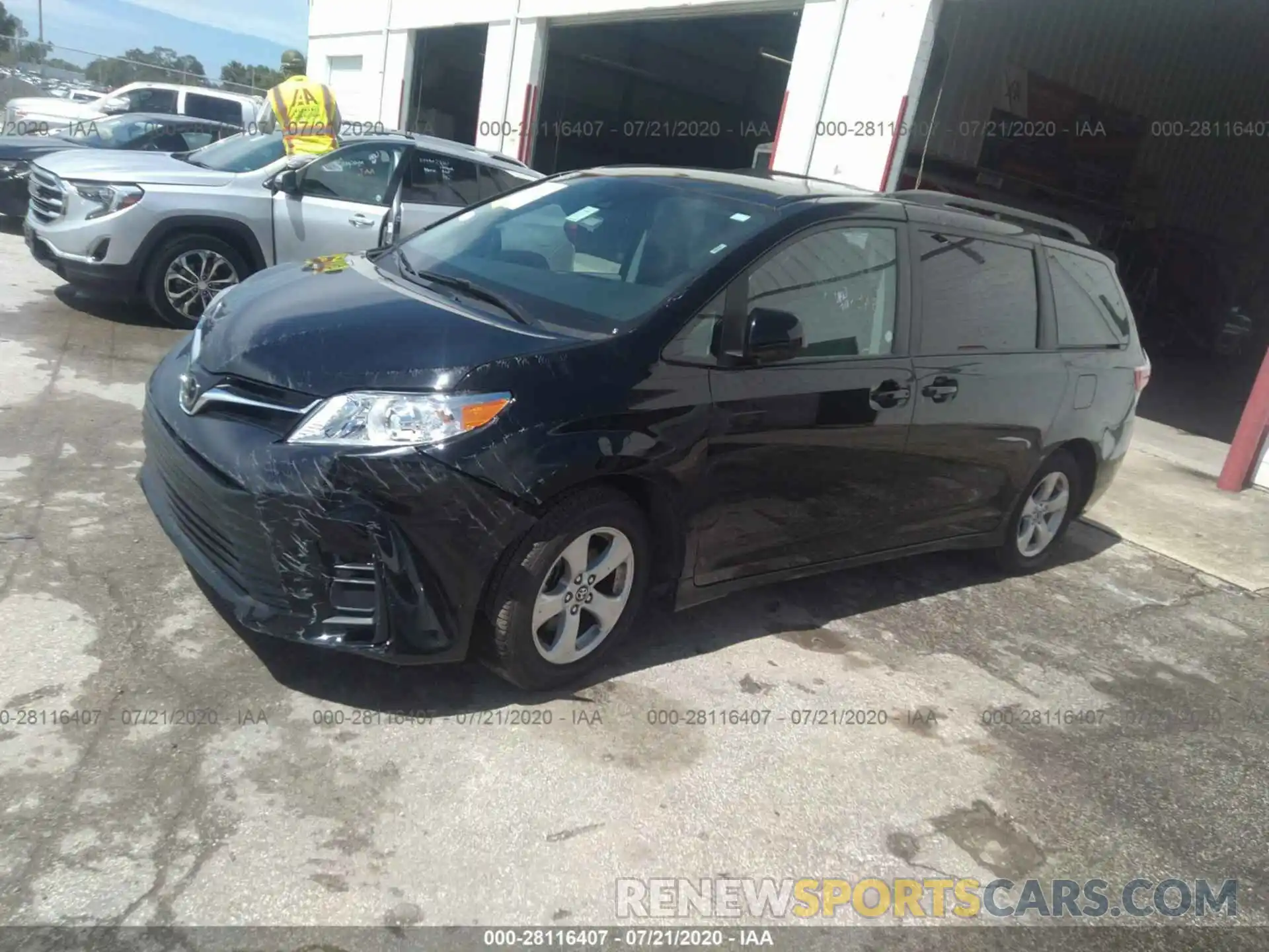 2 Photograph of a damaged car 5TDKZ3DCXLS055559 TOYOTA SIENNA 2020