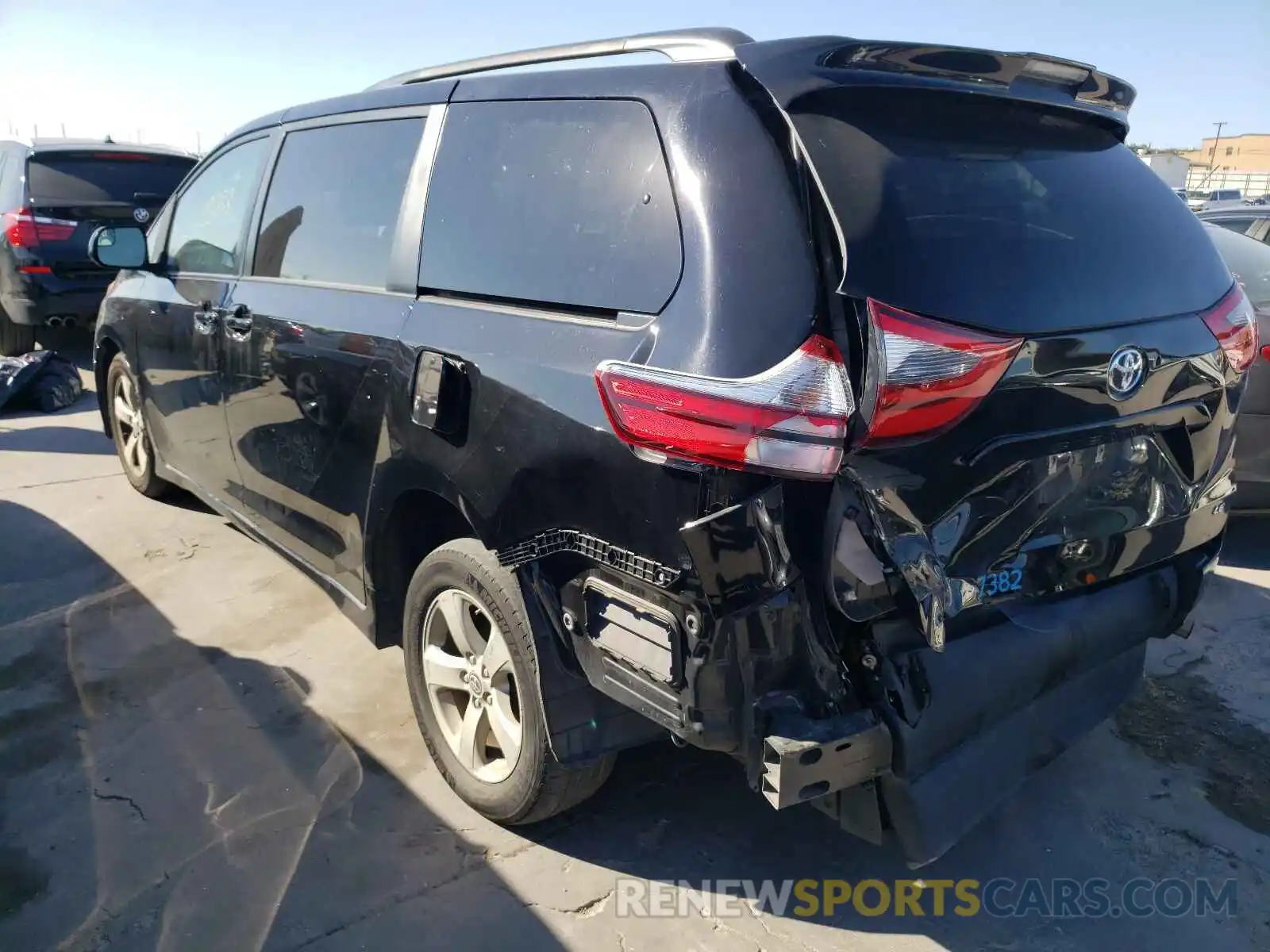 3 Photograph of a damaged car 5TDKZ3DCXLS057800 TOYOTA SIENNA 2020