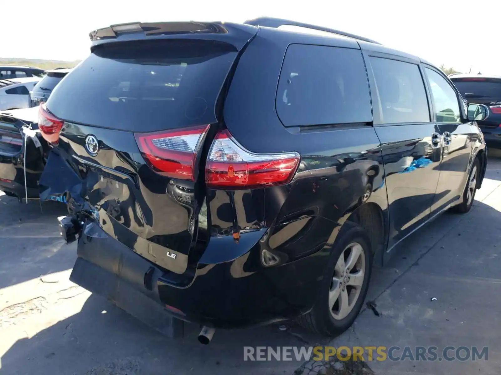 4 Photograph of a damaged car 5TDKZ3DCXLS057800 TOYOTA SIENNA 2020