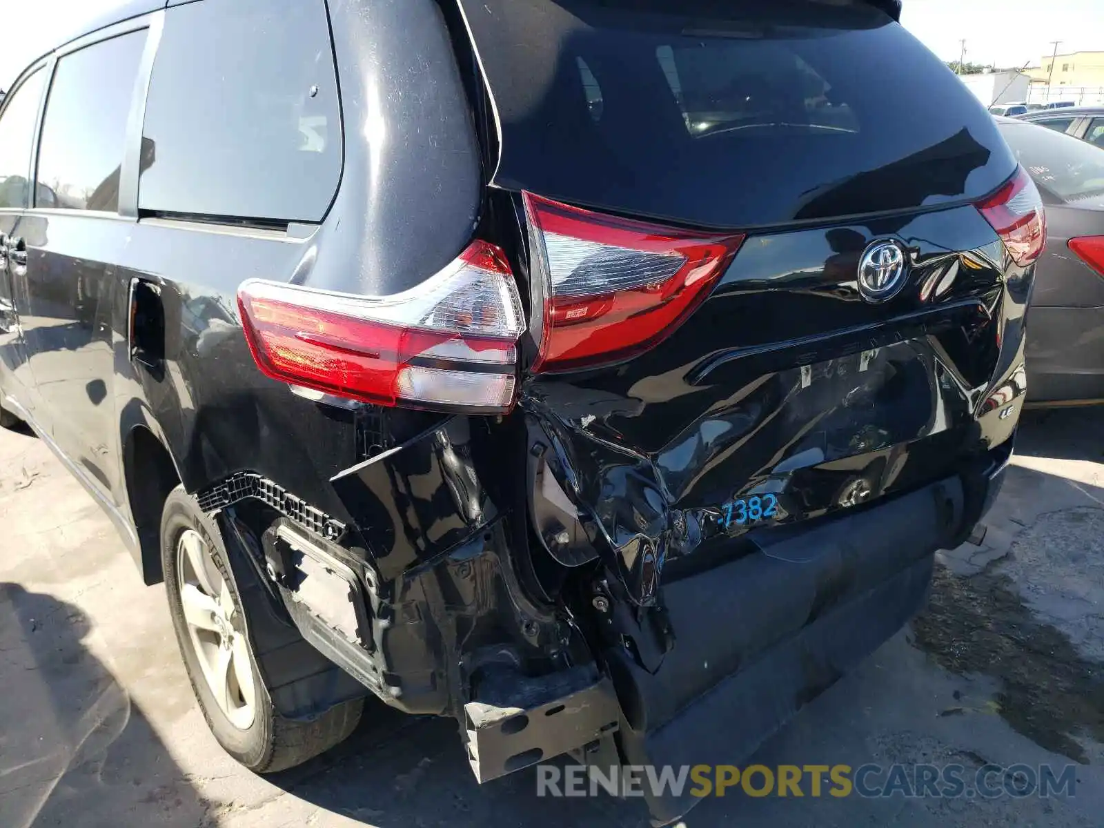 9 Photograph of a damaged car 5TDKZ3DCXLS057800 TOYOTA SIENNA 2020