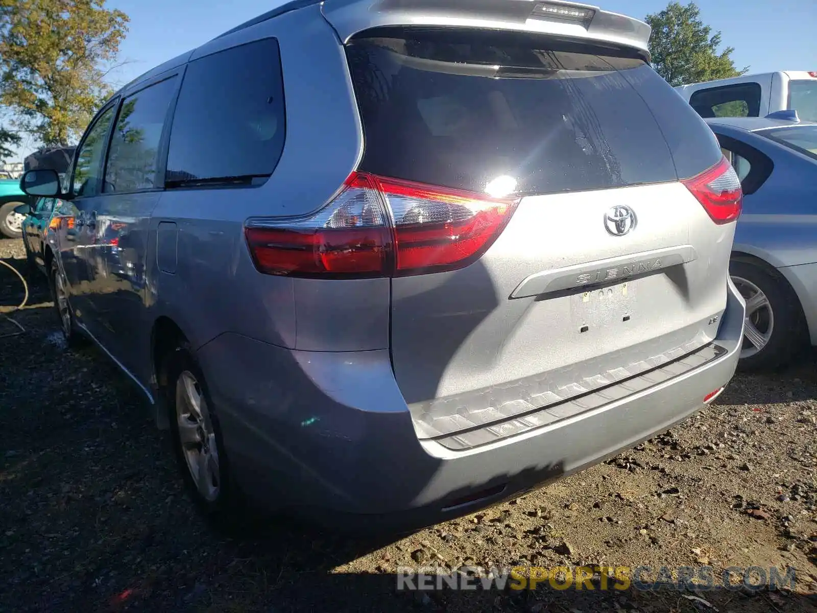 3 Photograph of a damaged car 5TDKZ3DCXLS058591 TOYOTA SIENNA 2020