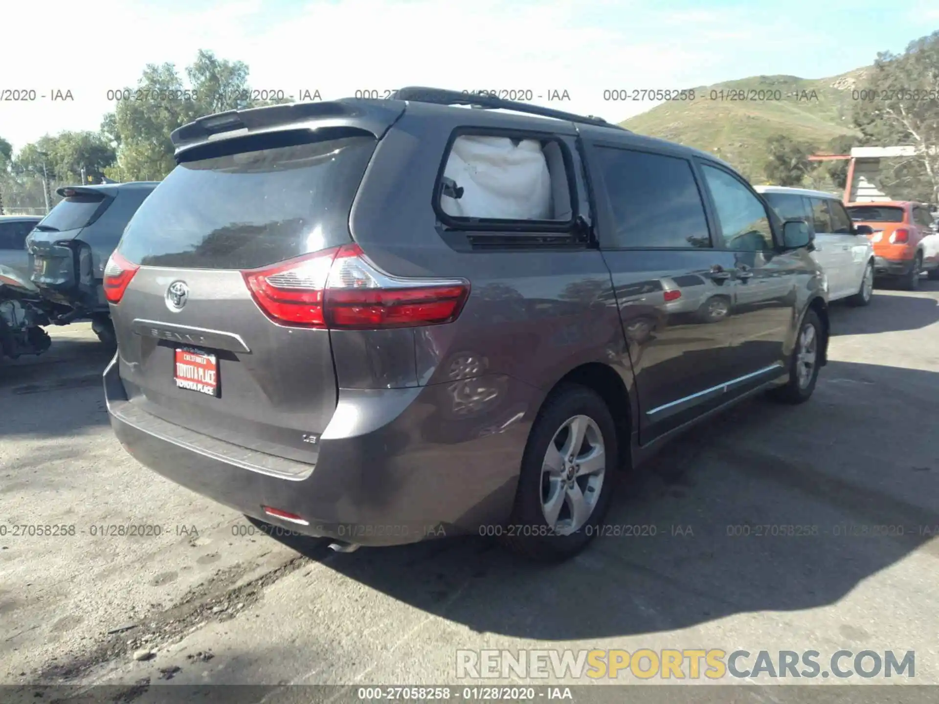 4 Photograph of a damaged car 5TDKZ3DCXLS062253 TOYOTA SIENNA 2020