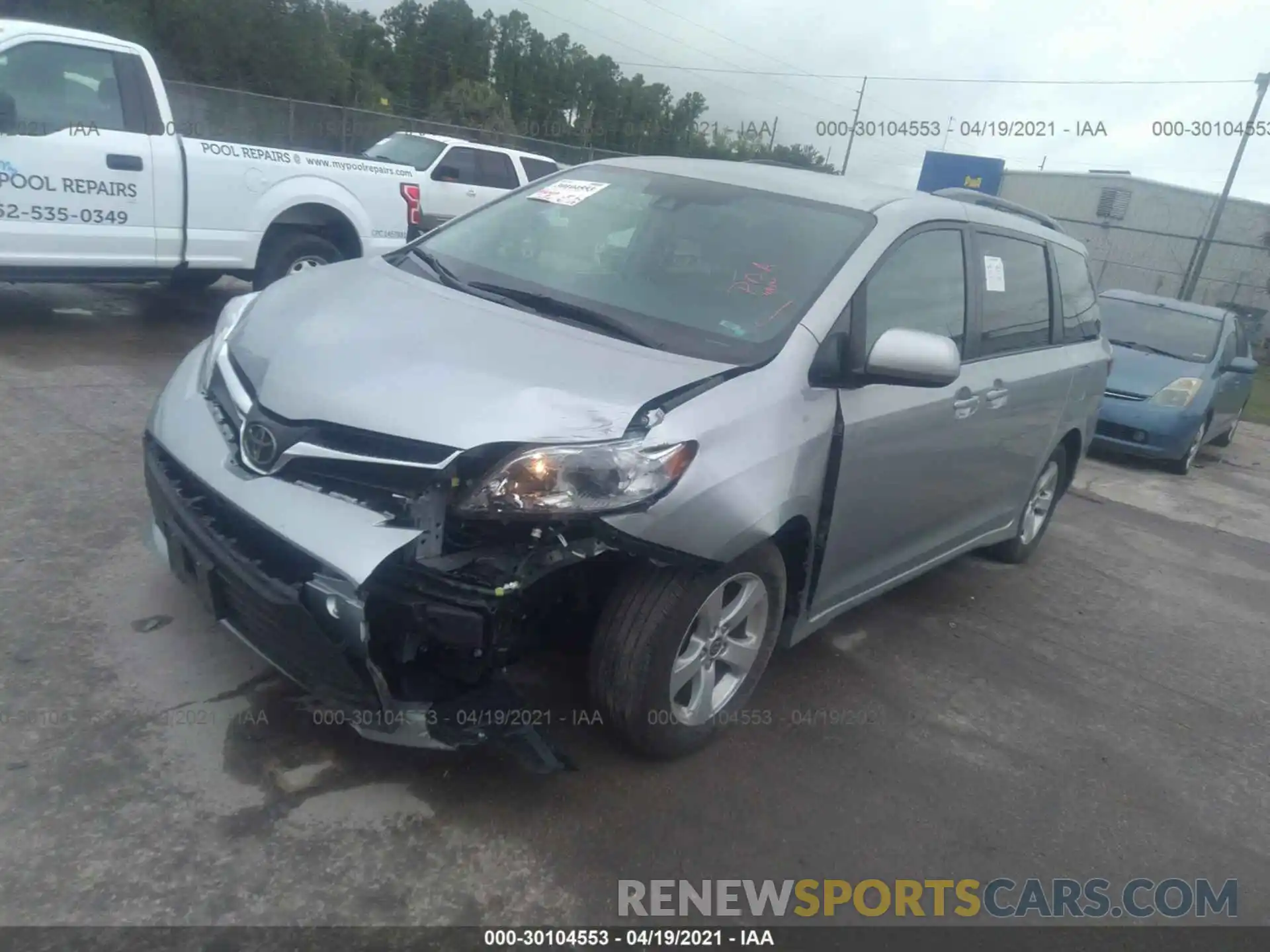 2 Photograph of a damaged car 5TDKZ3DCXLS069526 TOYOTA SIENNA 2020