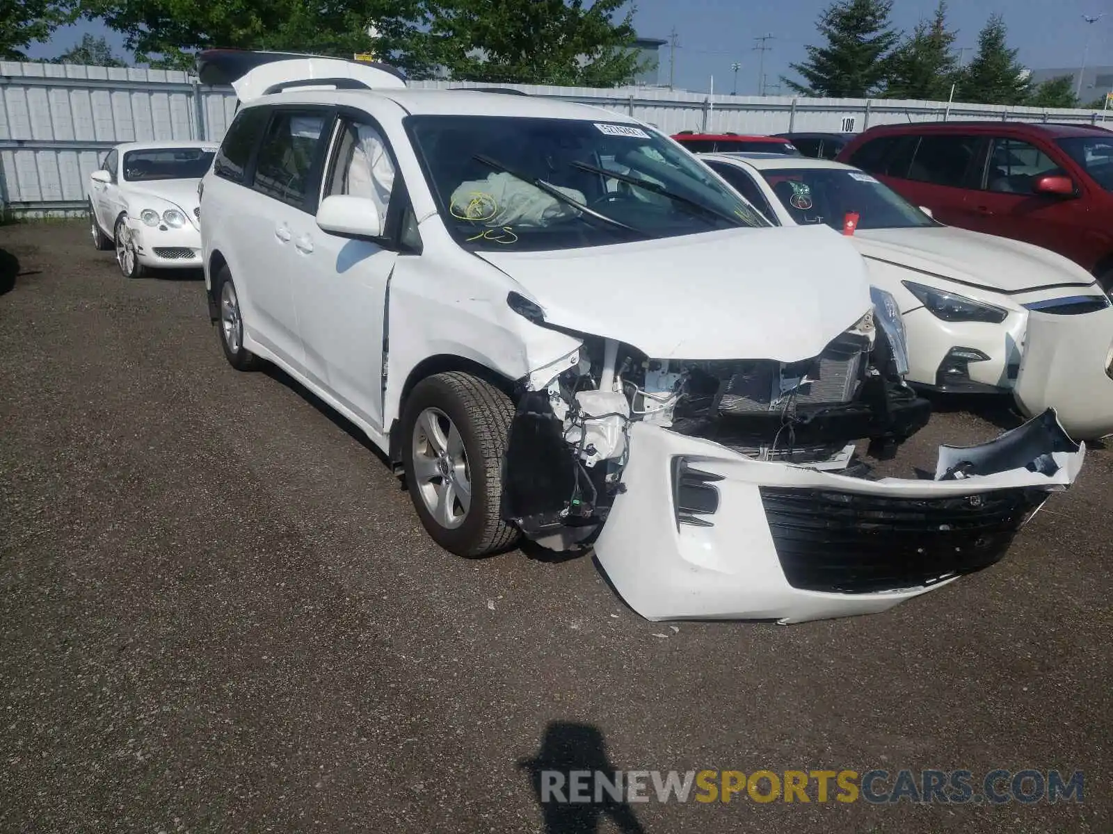 1 Photograph of a damaged car 5TDKZ3DCXLS070319 TOYOTA SIENNA 2020