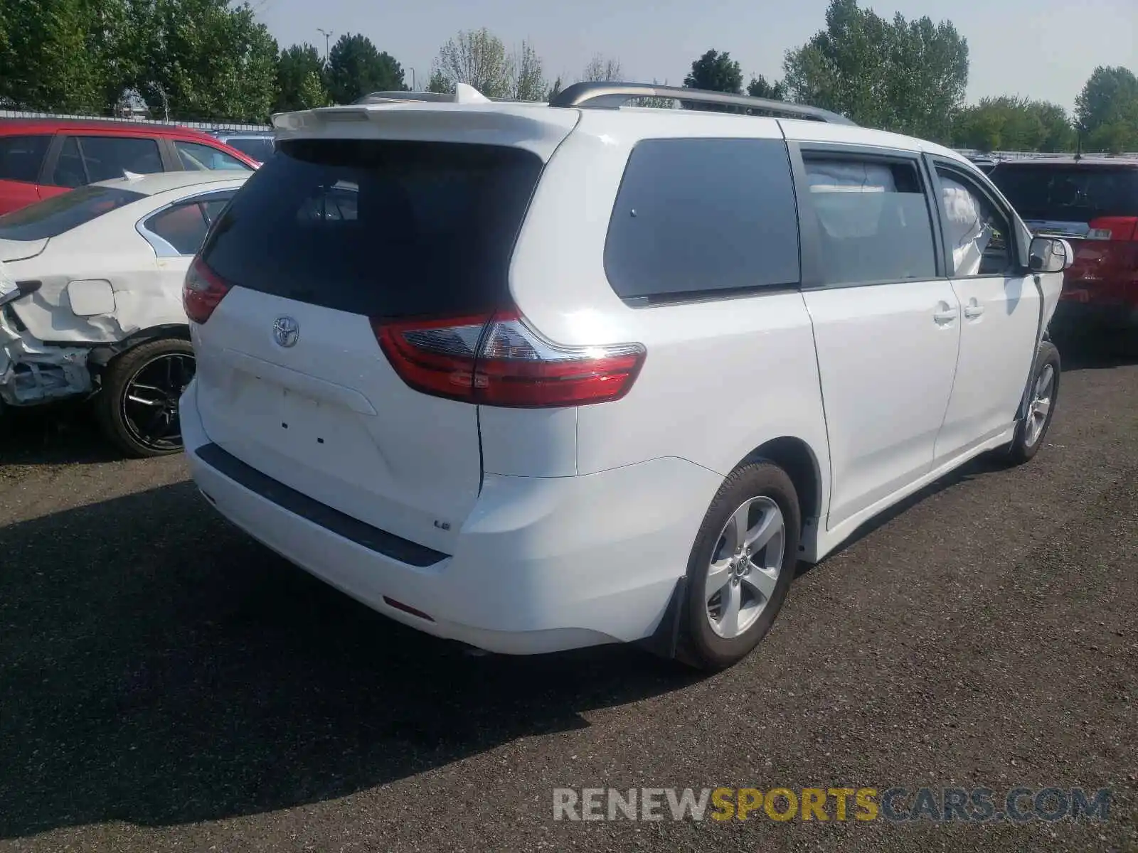 4 Фотография поврежденного автомобиля 5TDKZ3DCXLS070319 TOYOTA SIENNA 2020